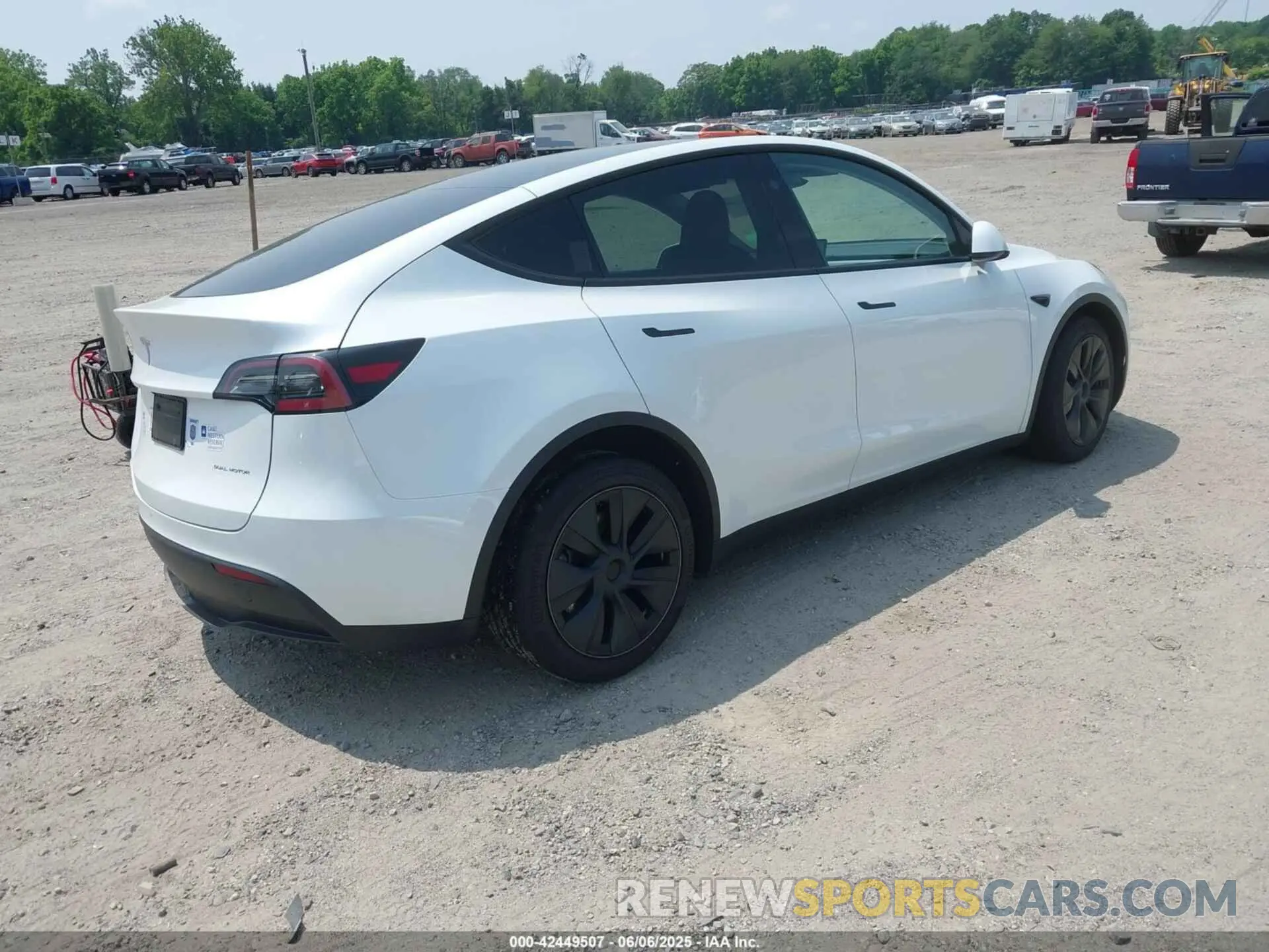 4 Photograph of a damaged car 7SAYGDEE1RF185655 TESLA MODEL Y 2024