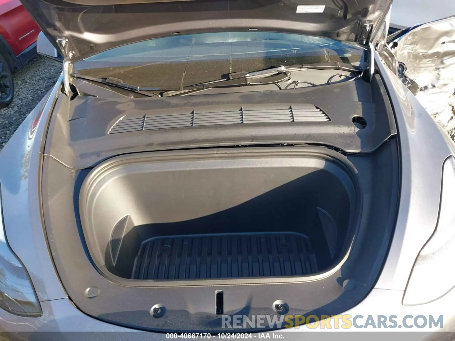 10 Photograph of a damaged car 7SAYGDEE1RF200705 TESLA MODEL Y 2024