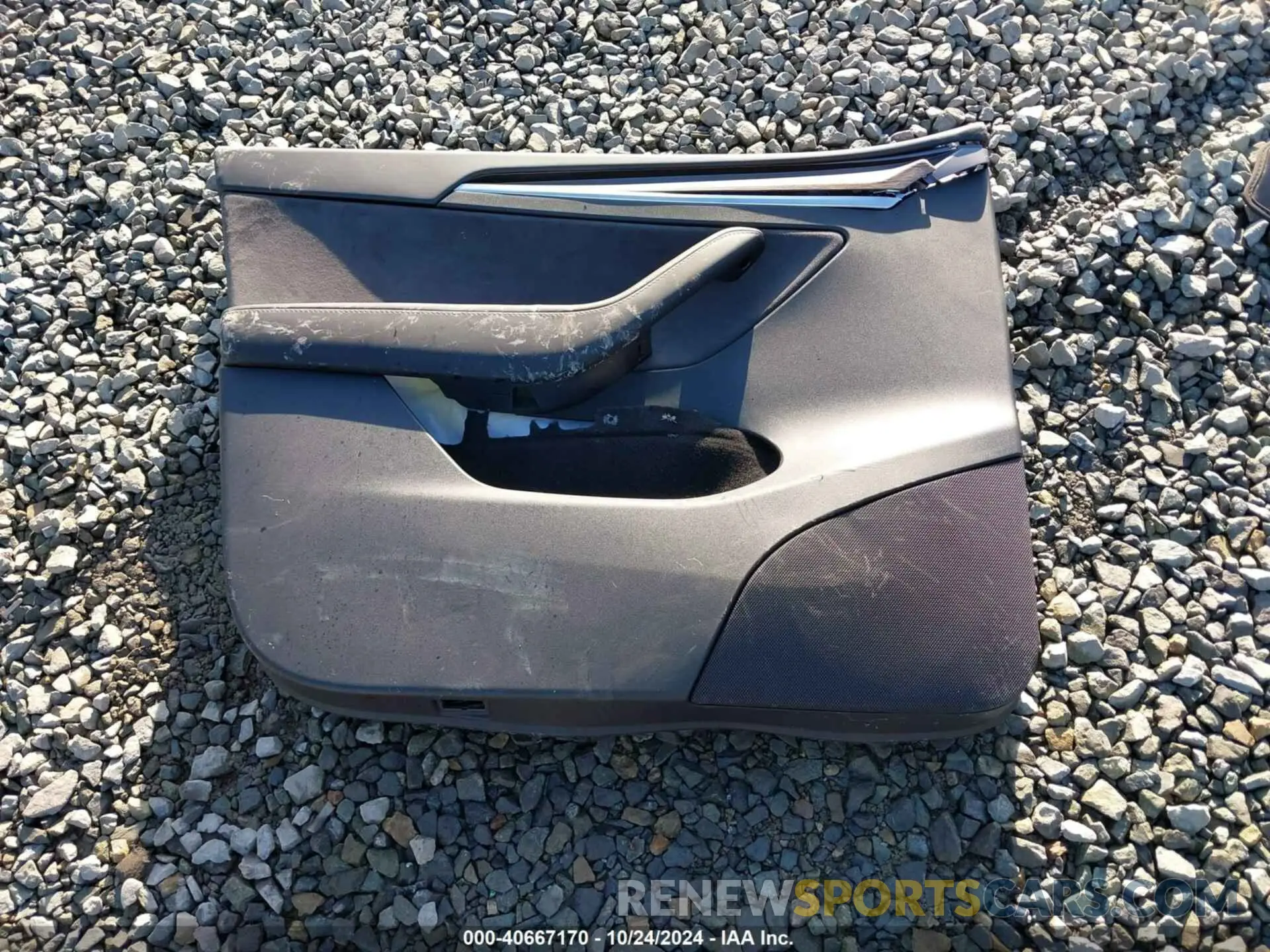 11 Photograph of a damaged car 7SAYGDEE1RF200705 TESLA MODEL Y 2024