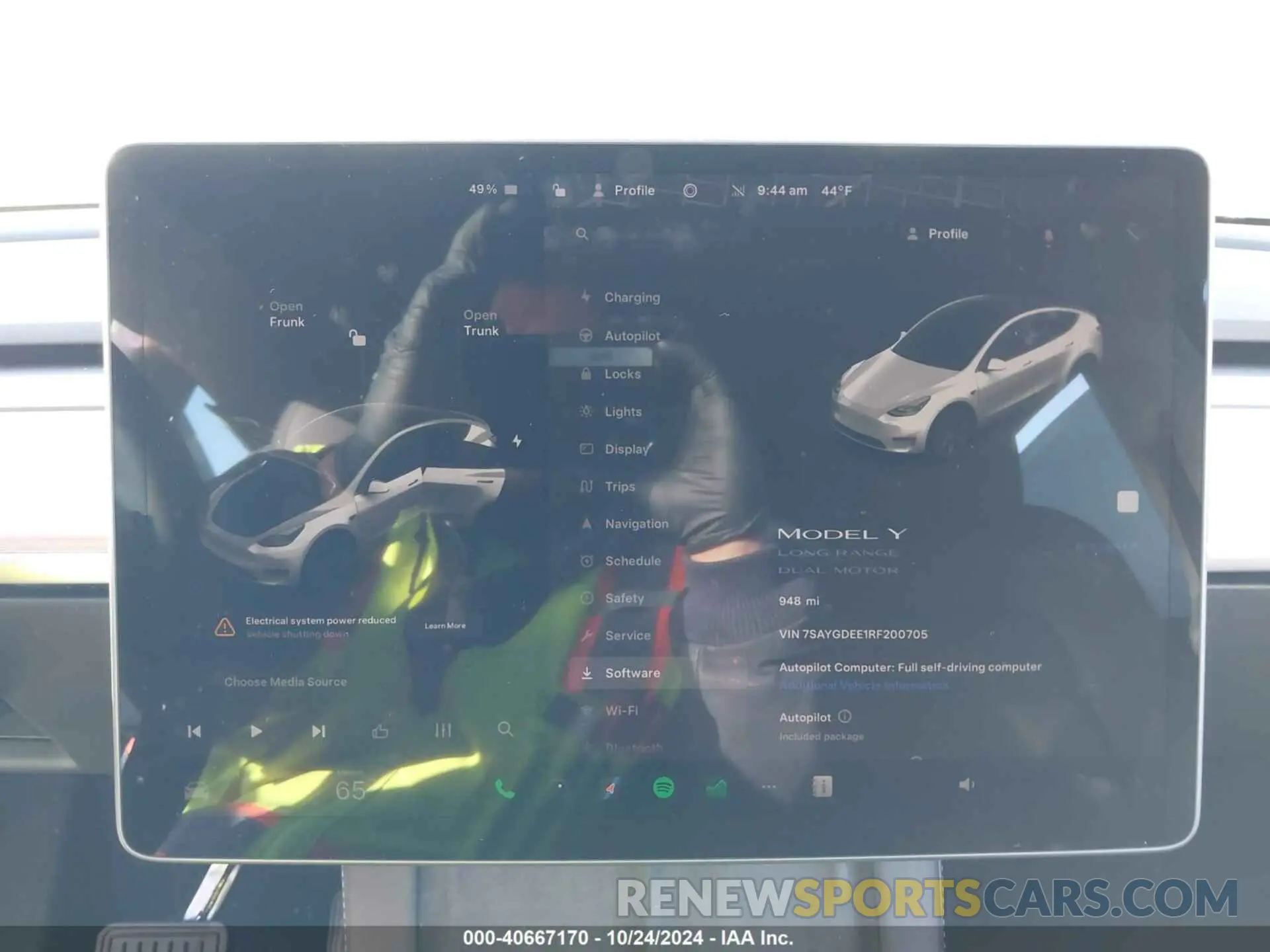 18 Photograph of a damaged car 7SAYGDEE1RF200705 TESLA MODEL Y 2024