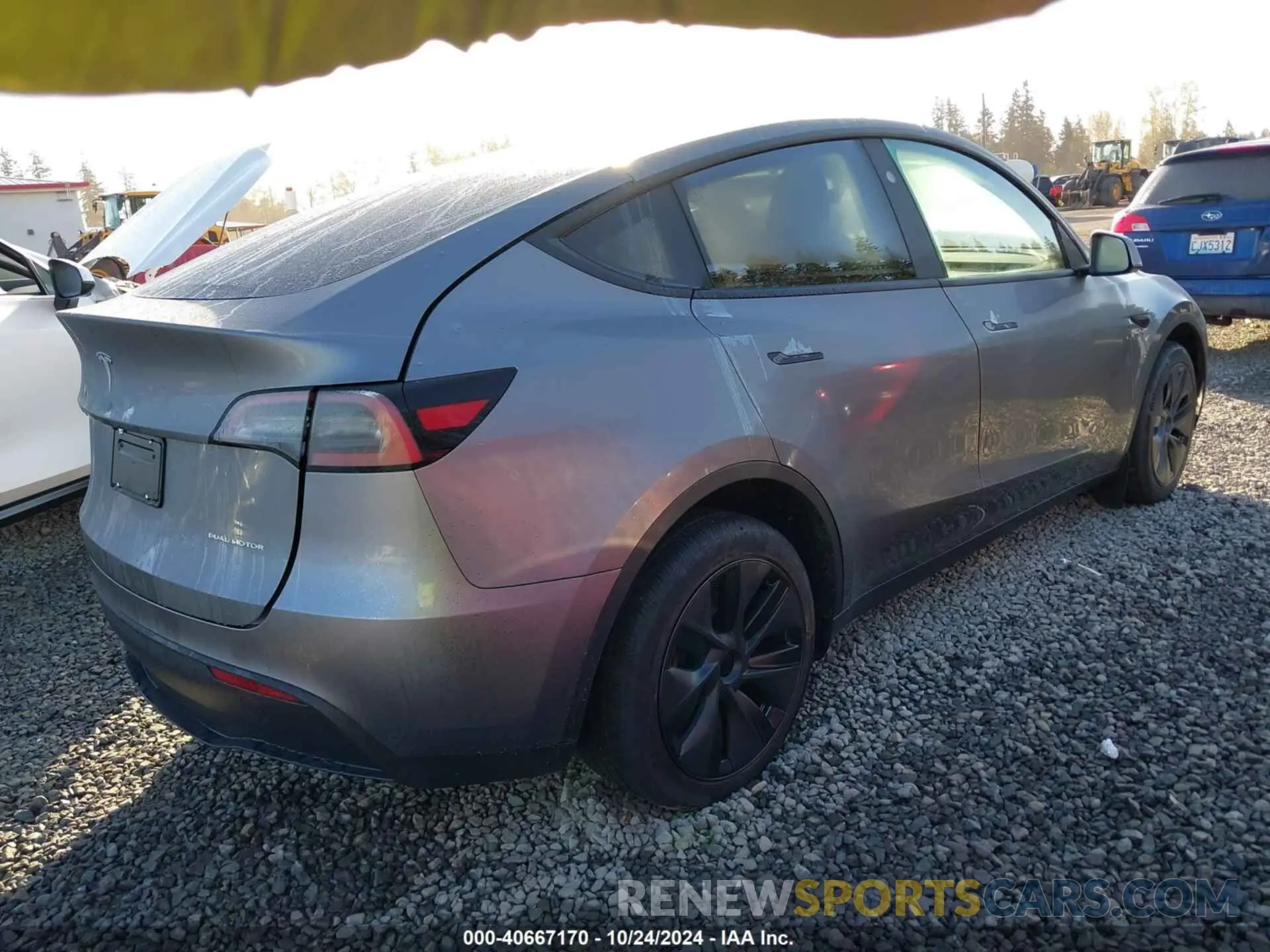 4 Photograph of a damaged car 7SAYGDEE1RF200705 TESLA MODEL Y 2024
