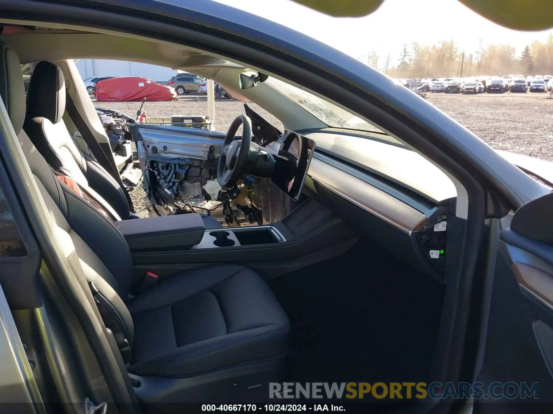 5 Photograph of a damaged car 7SAYGDEE1RF200705 TESLA MODEL Y 2024