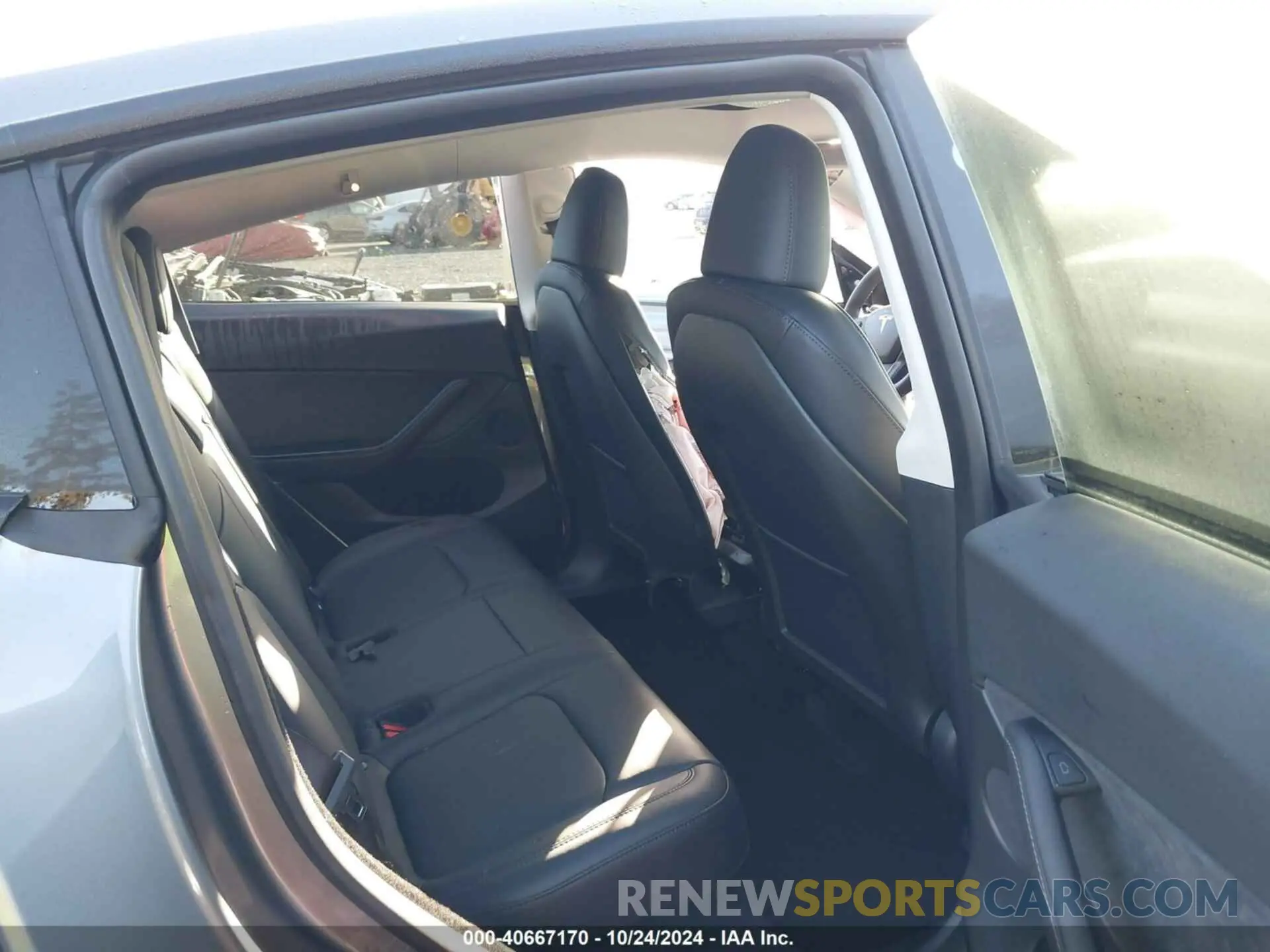 8 Photograph of a damaged car 7SAYGDEE1RF200705 TESLA MODEL Y 2024