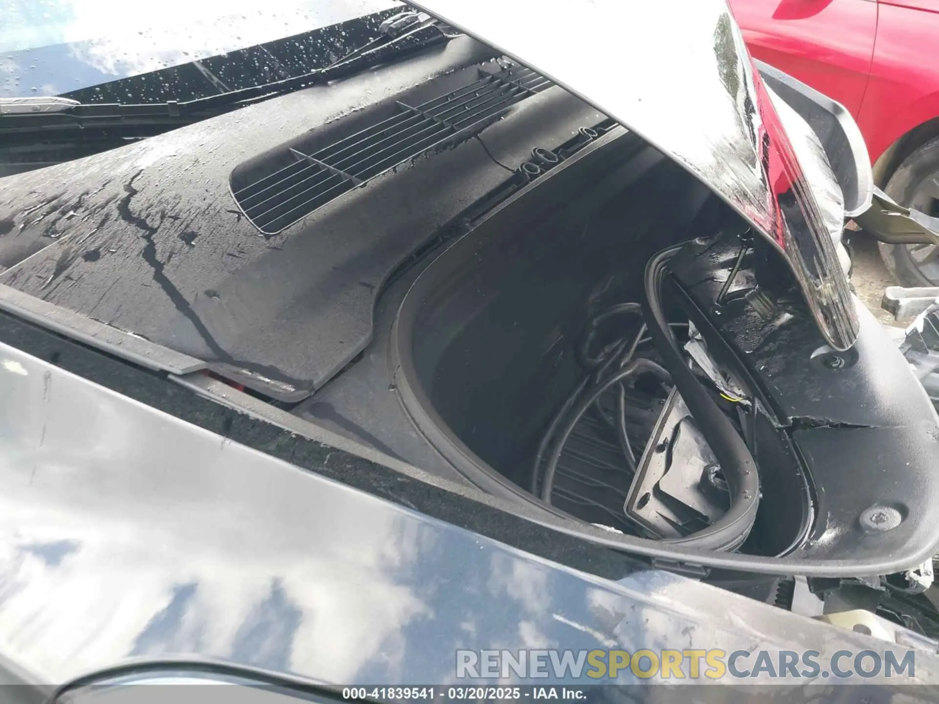 10 Photograph of a damaged car 7SAYGDEE2RA227425 TESLA MODEL Y 2024