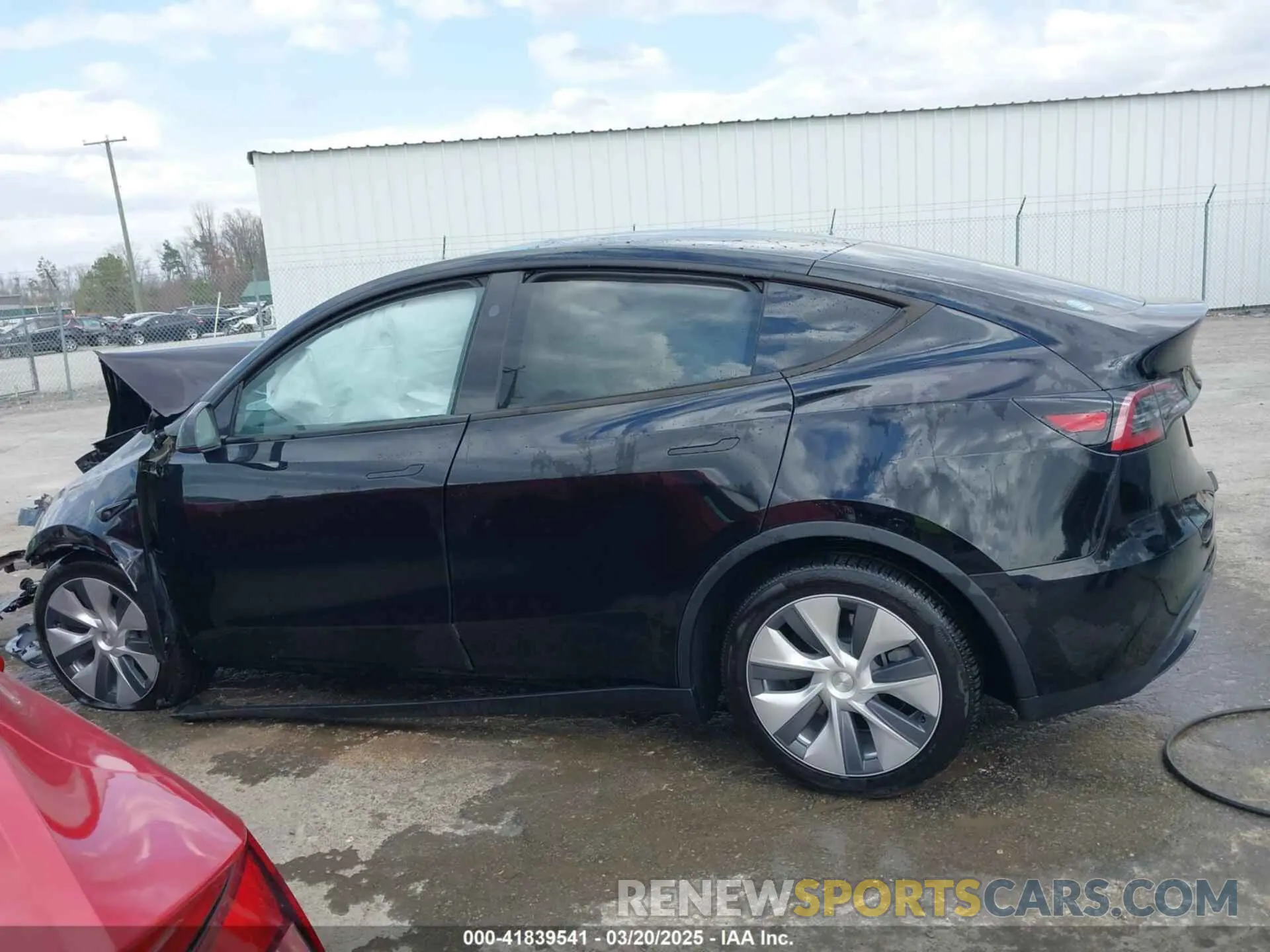 14 Photograph of a damaged car 7SAYGDEE2RA227425 TESLA MODEL Y 2024