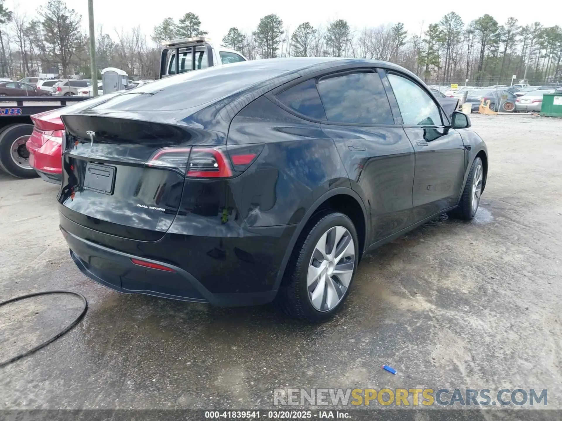 4 Photograph of a damaged car 7SAYGDEE2RA227425 TESLA MODEL Y 2024