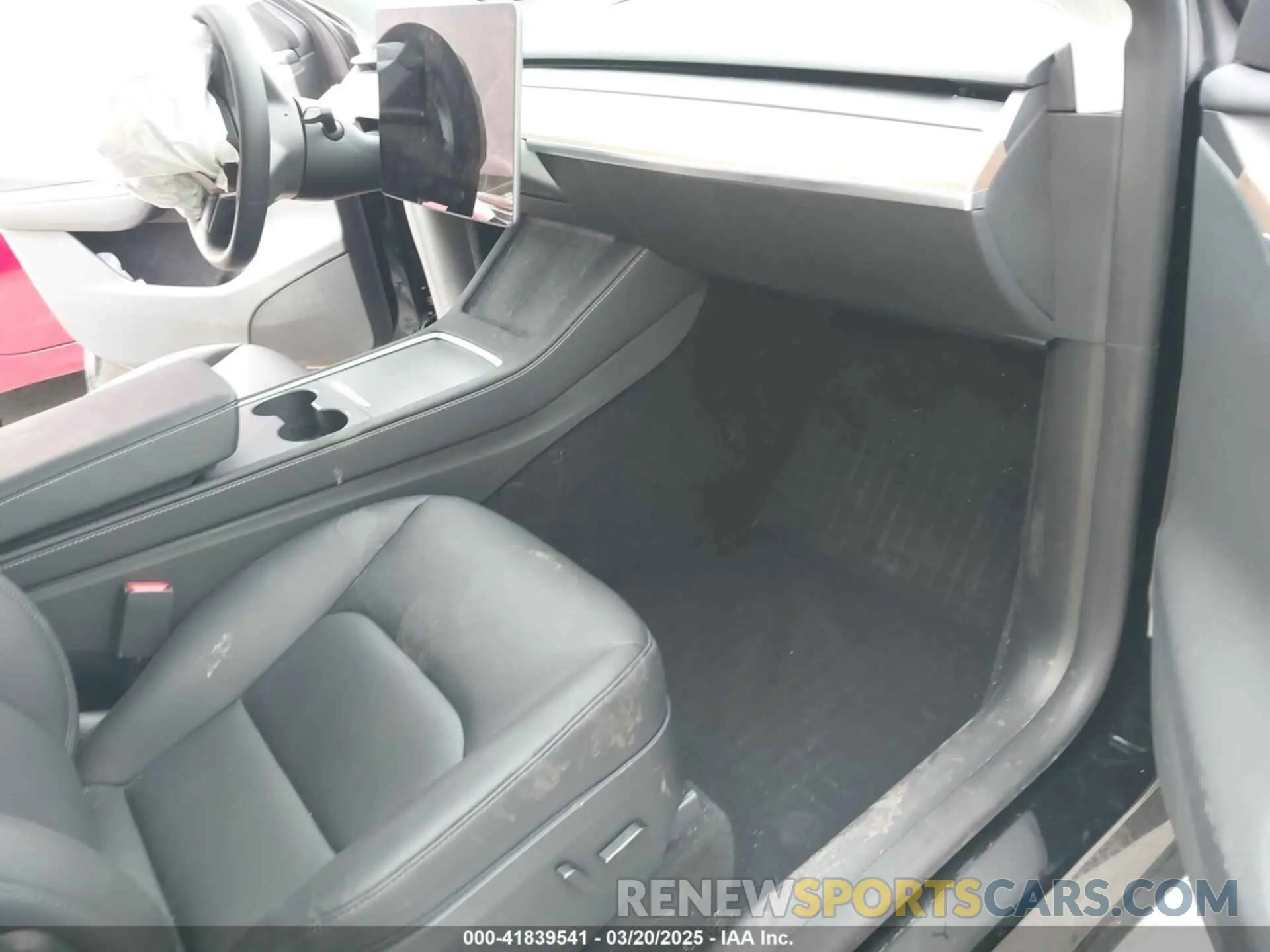 5 Photograph of a damaged car 7SAYGDEE2RA227425 TESLA MODEL Y 2024