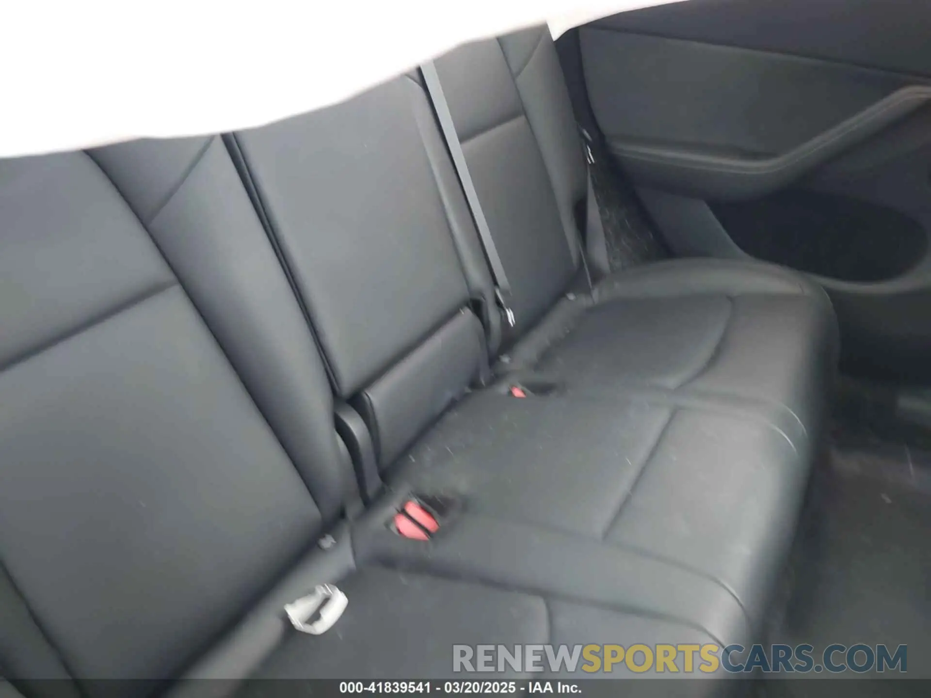 8 Photograph of a damaged car 7SAYGDEE2RA227425 TESLA MODEL Y 2024