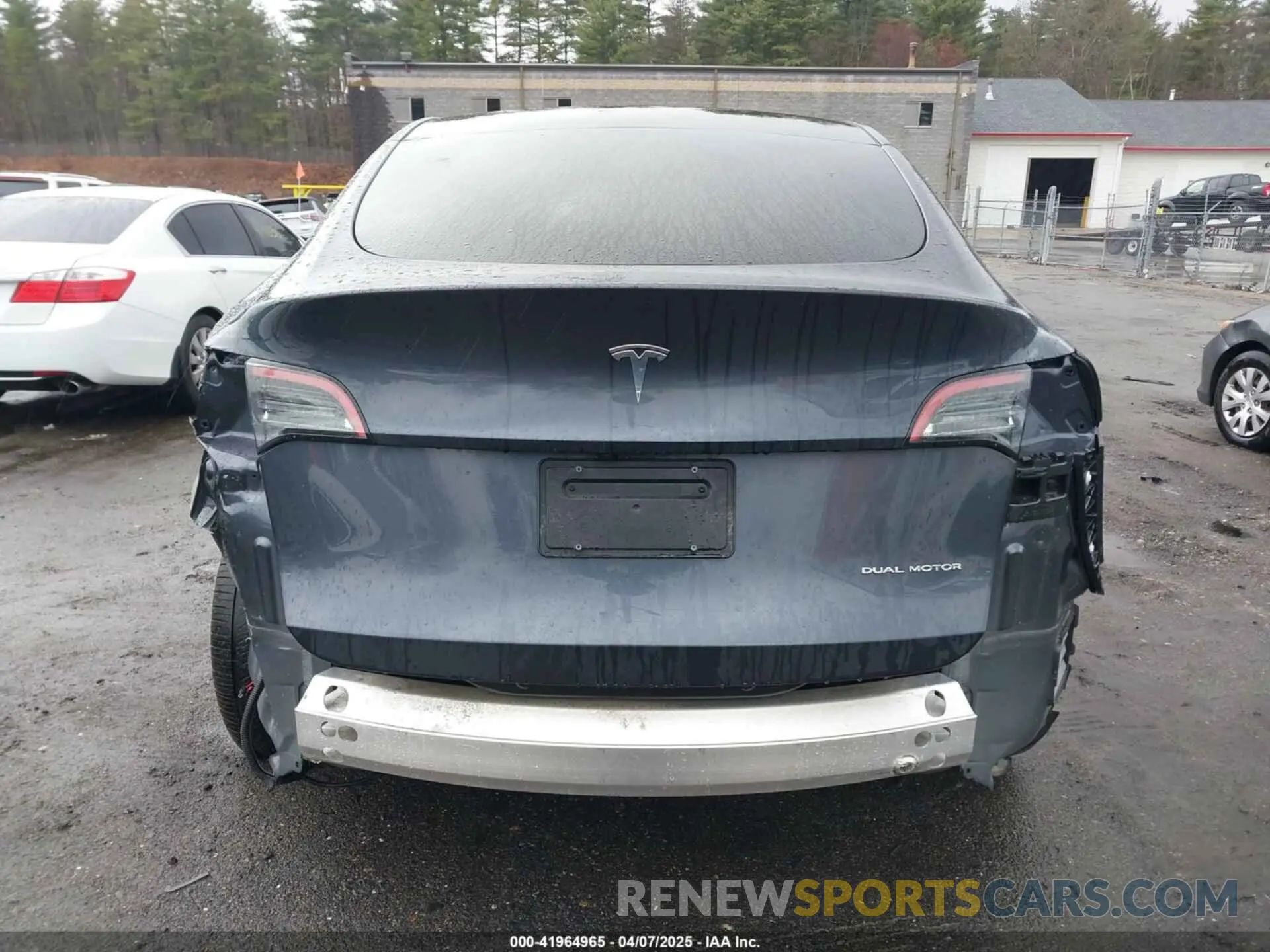 17 Photograph of a damaged car 7SAYGDEE2RA244595 TESLA MODEL Y 2024