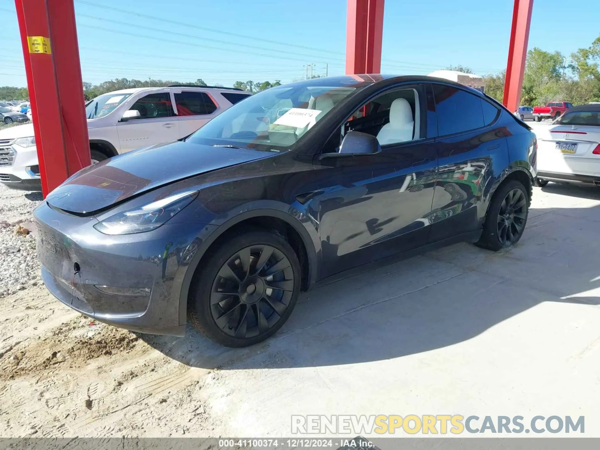 2 Photograph of a damaged car 7SAYGDEE2RA248100 TESLA MODEL Y 2024