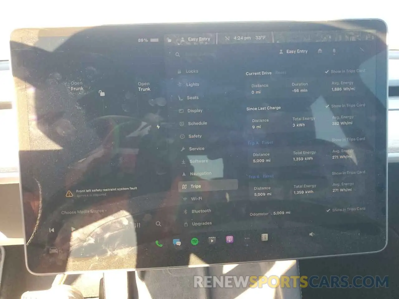 9 Photograph of a damaged car 7SAYGDEE2RA274700 TESLA MODEL Y 2024