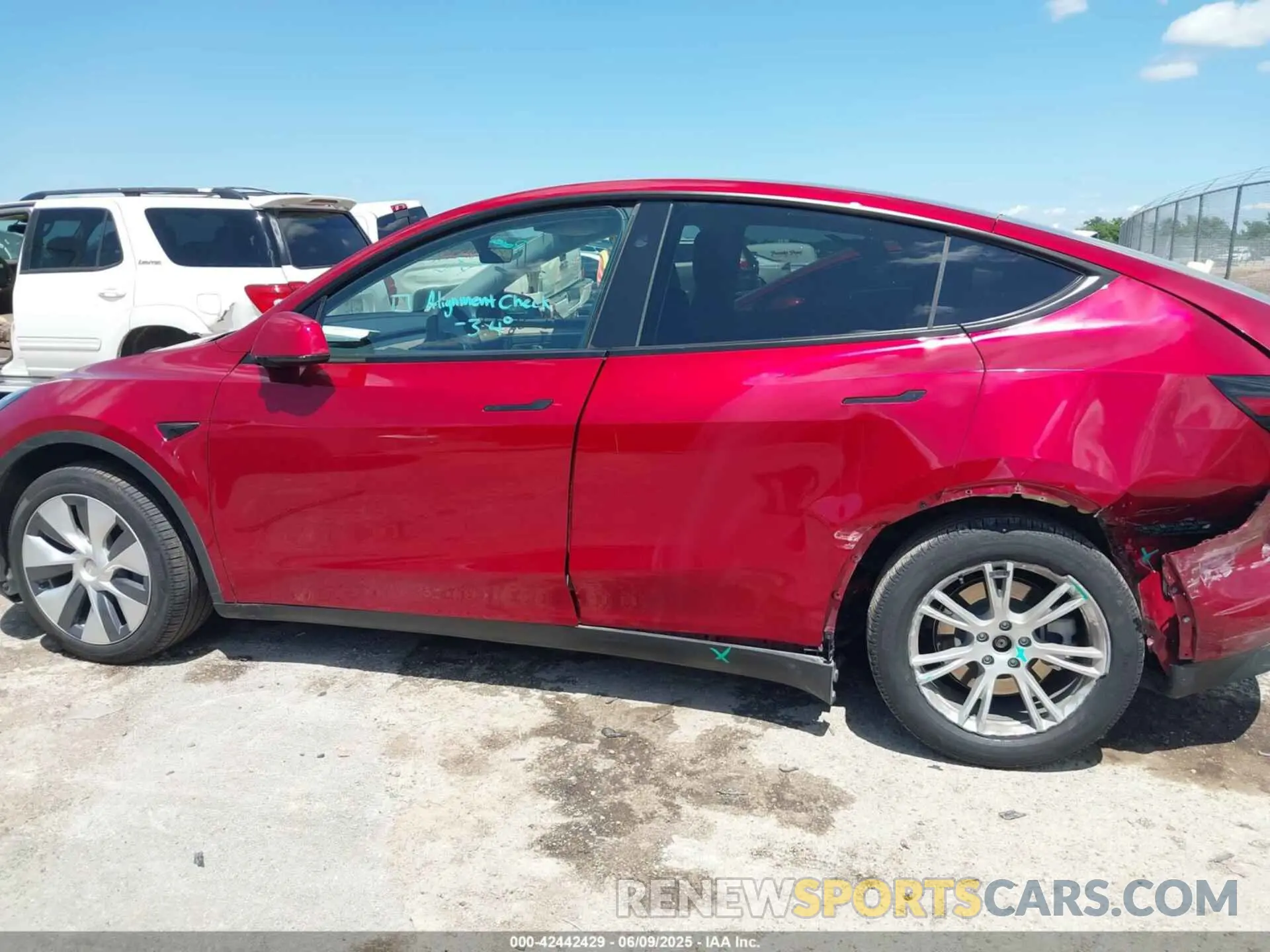 13 Photograph of a damaged car 7SAYGDEE2RA281209 TESLA MODEL Y 2024