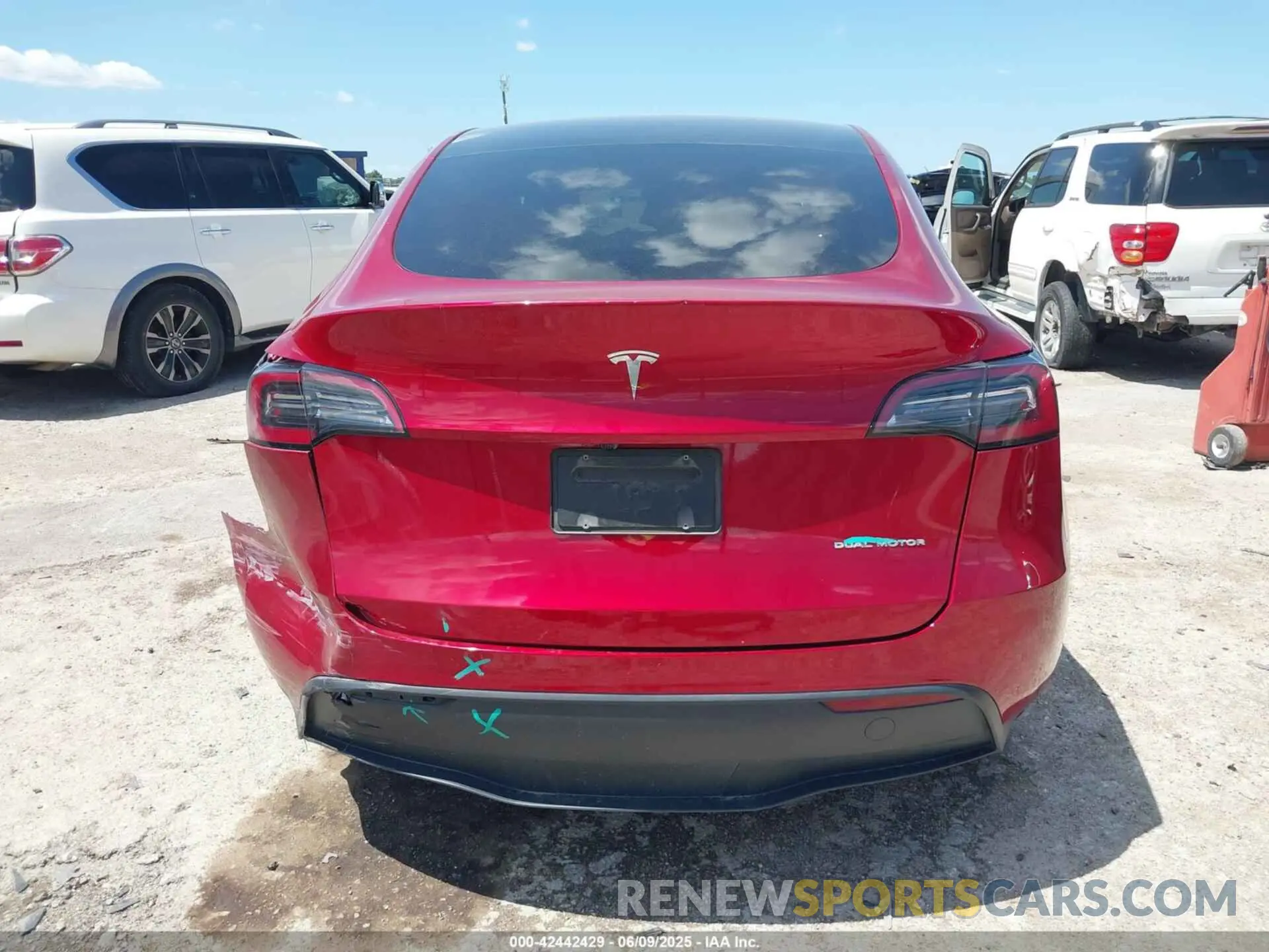15 Photograph of a damaged car 7SAYGDEE2RA281209 TESLA MODEL Y 2024