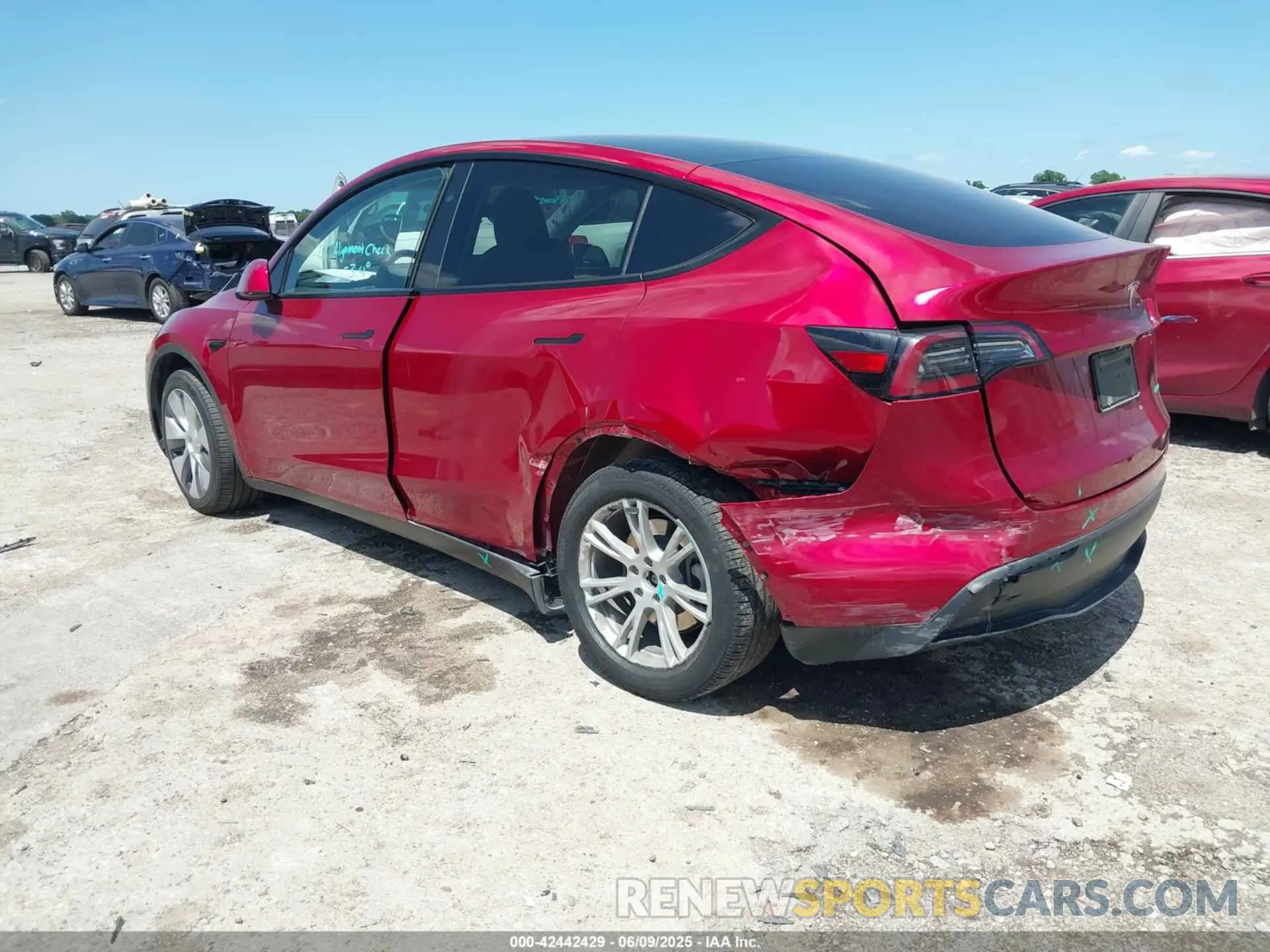 3 Photograph of a damaged car 7SAYGDEE2RA281209 TESLA MODEL Y 2024