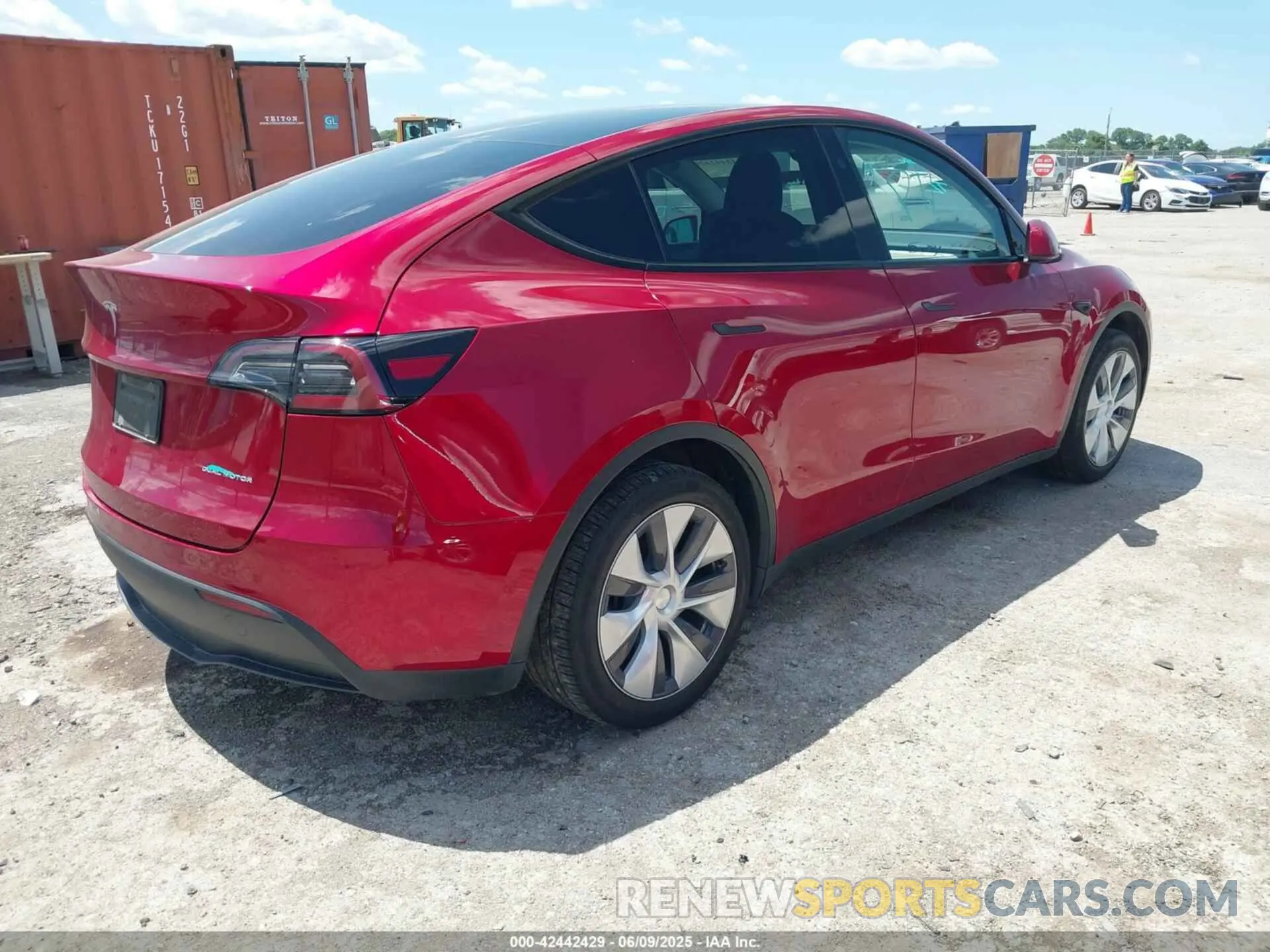 4 Photograph of a damaged car 7SAYGDEE2RA281209 TESLA MODEL Y 2024