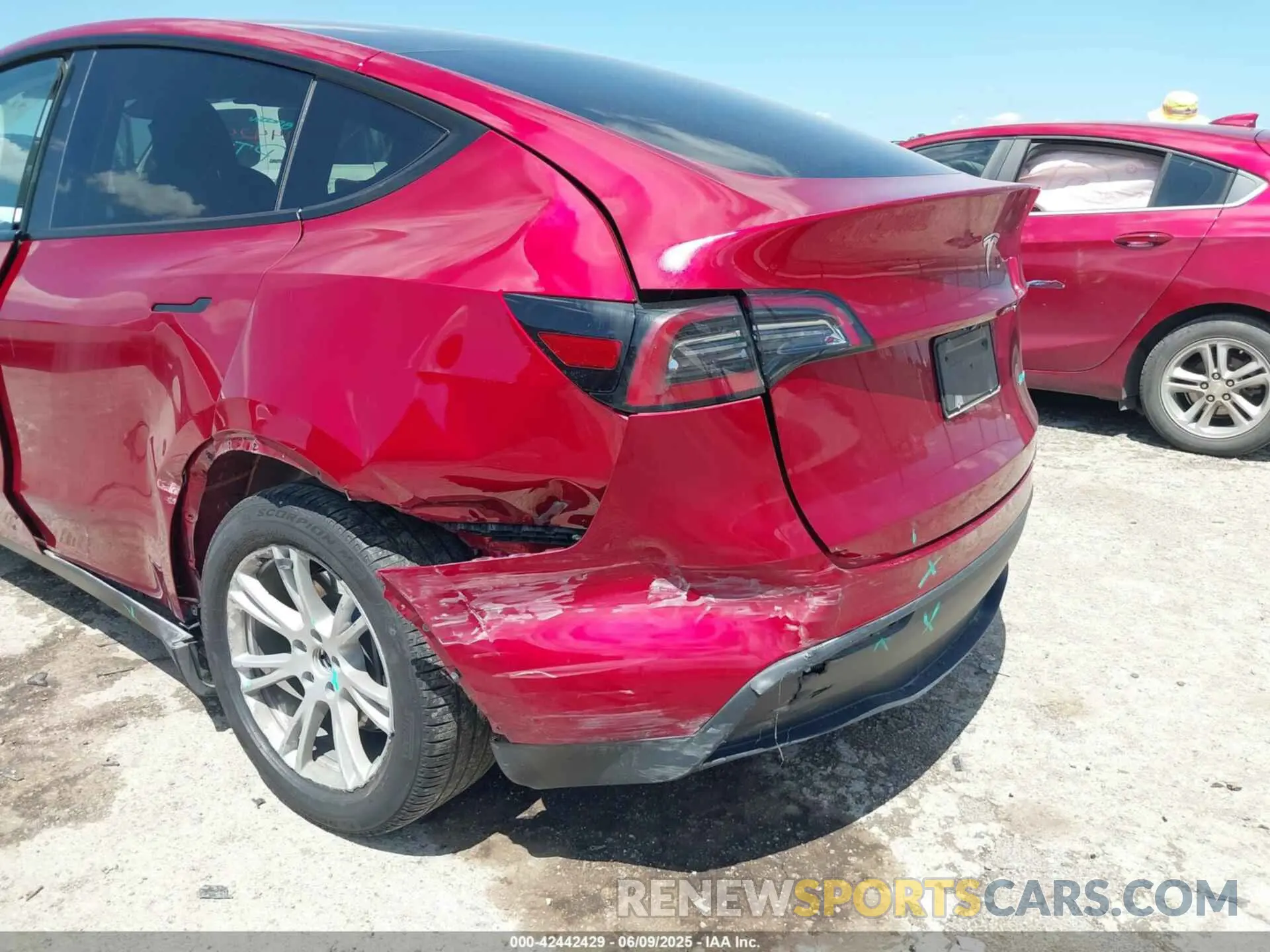 6 Photograph of a damaged car 7SAYGDEE2RA281209 TESLA MODEL Y 2024
