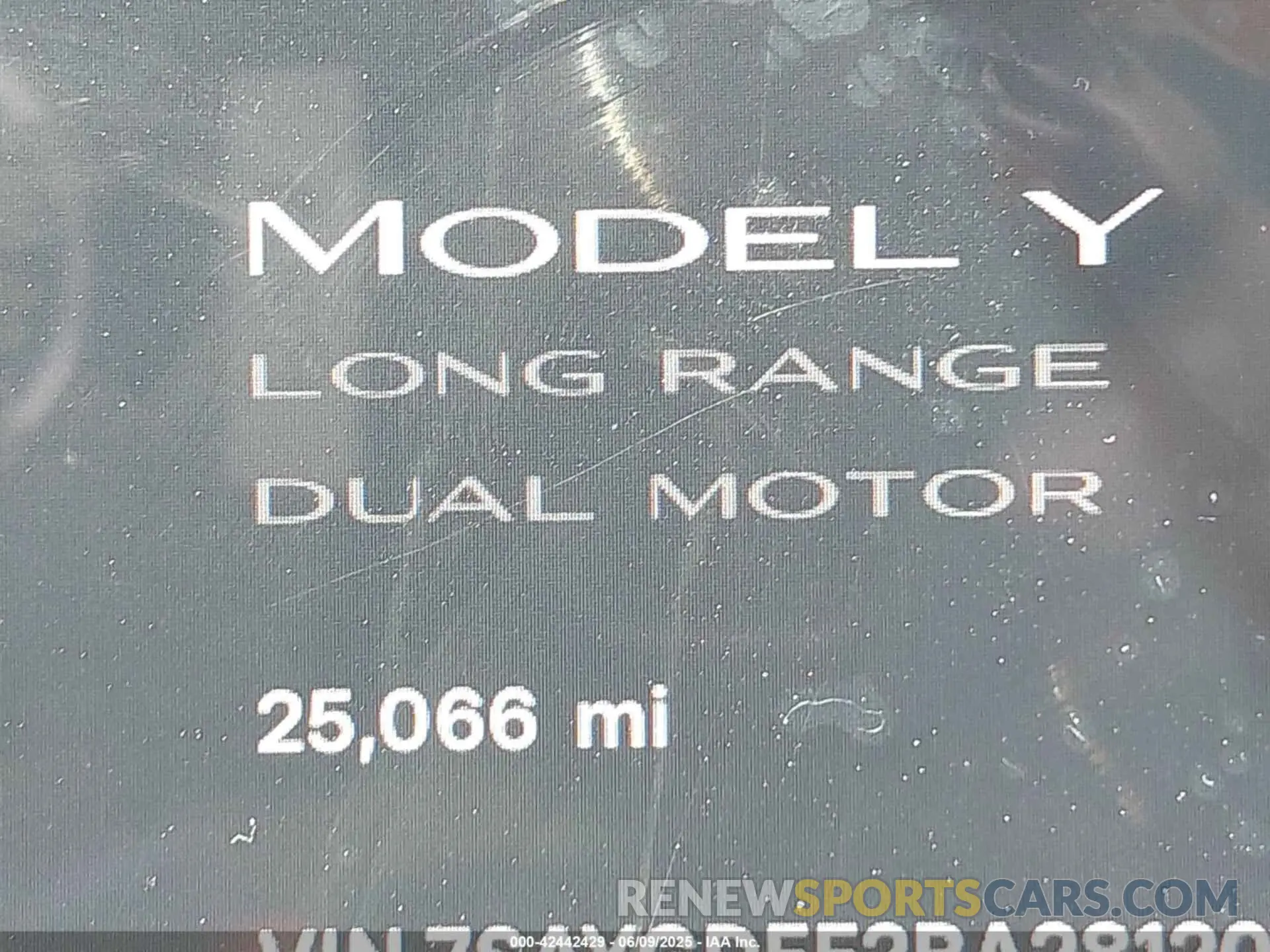 7 Photograph of a damaged car 7SAYGDEE2RA281209 TESLA MODEL Y 2024