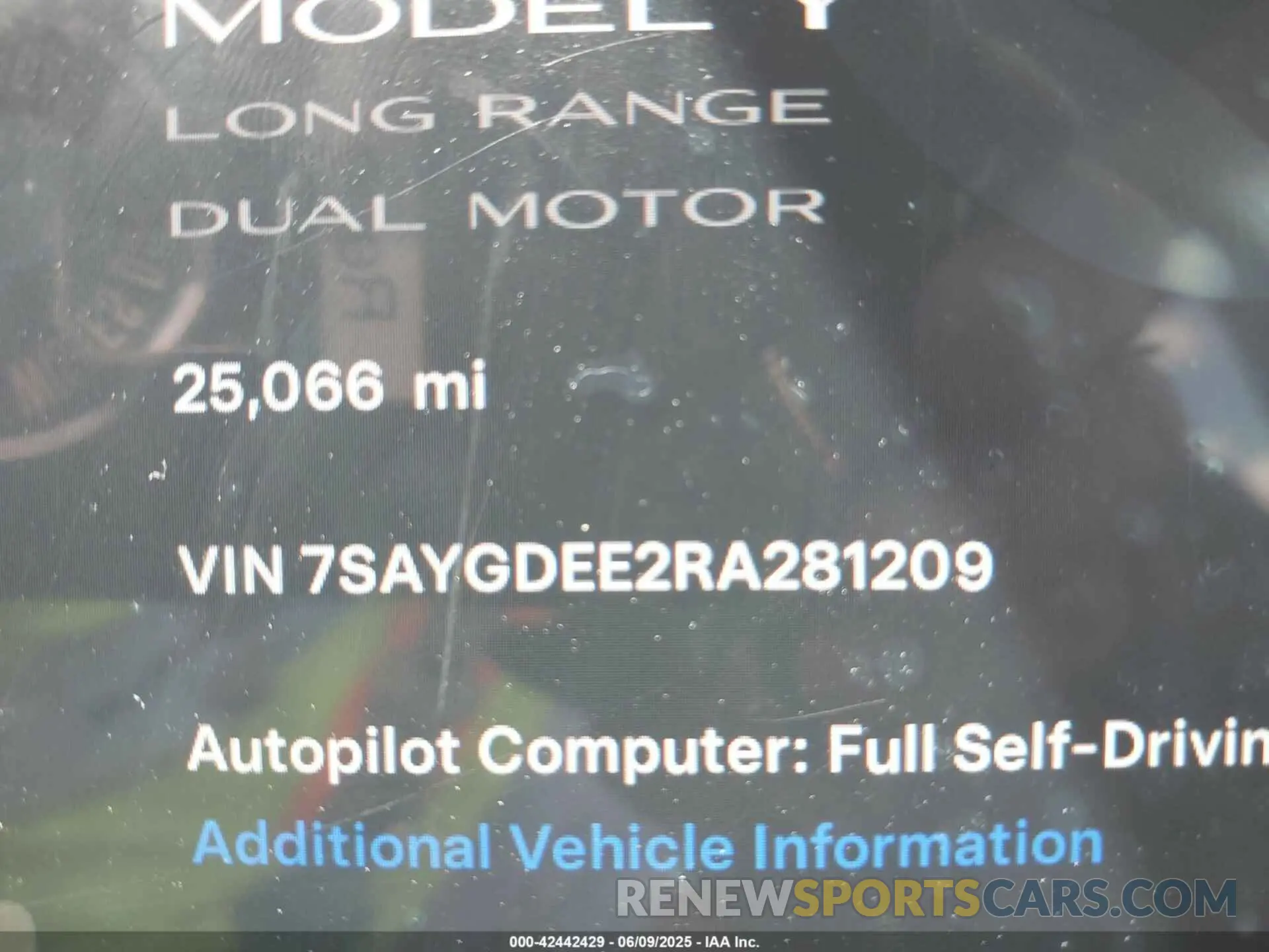 9 Photograph of a damaged car 7SAYGDEE2RA281209 TESLA MODEL Y 2024