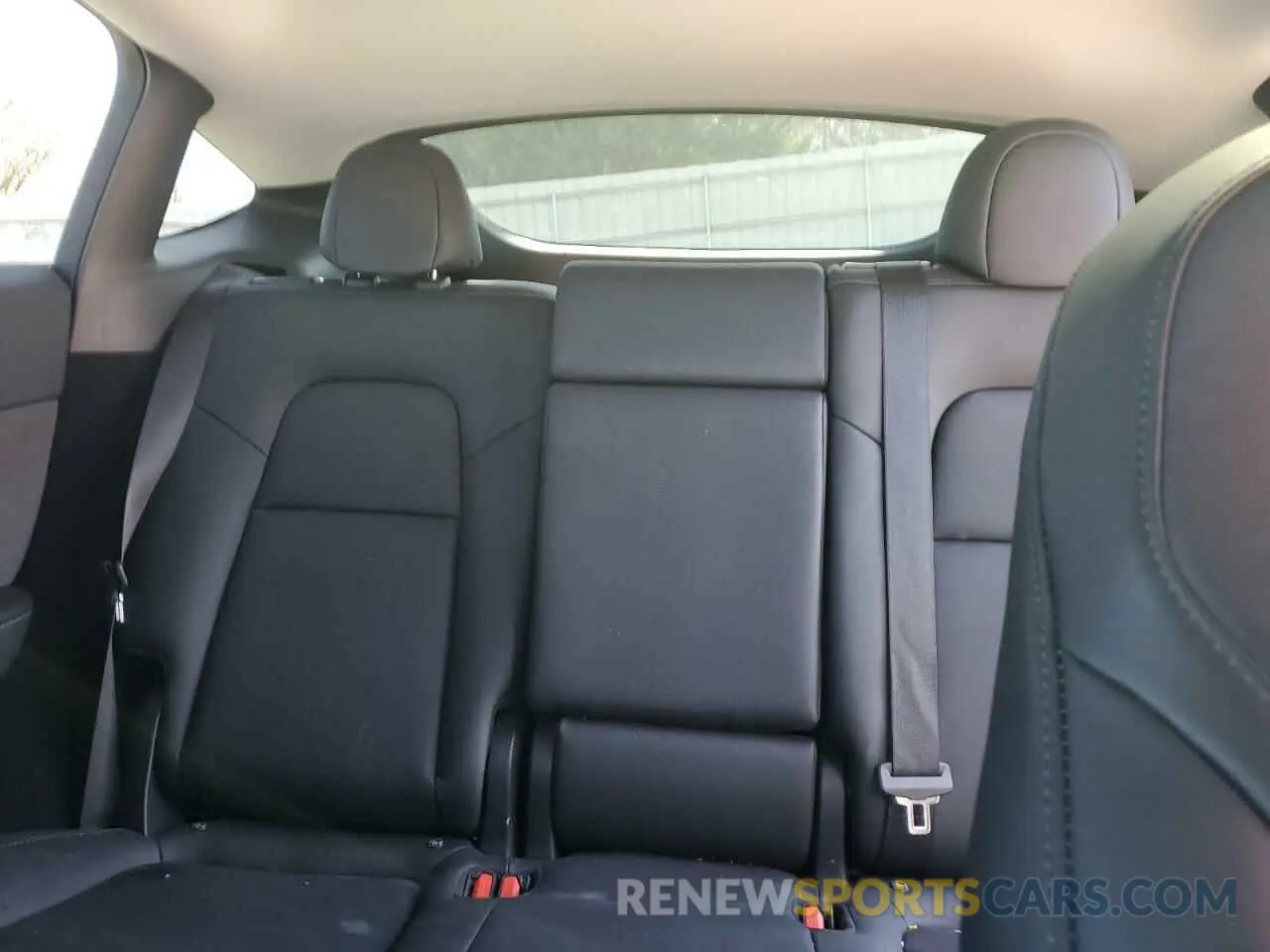 10 Photograph of a damaged car 7SAYGDEE2RA295983 TESLA MODEL Y 2024