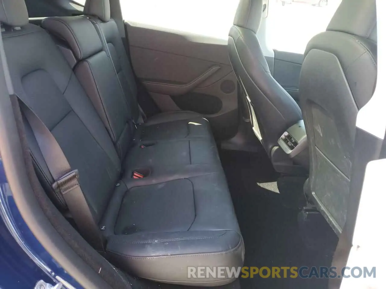 11 Photograph of a damaged car 7SAYGDEE2RA295983 TESLA MODEL Y 2024