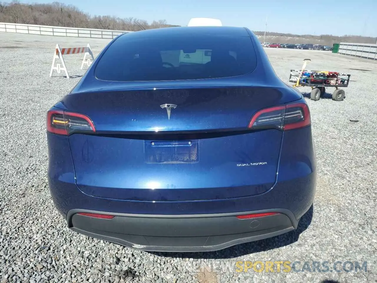 6 Photograph of a damaged car 7SAYGDEE2RA295983 TESLA MODEL Y 2024