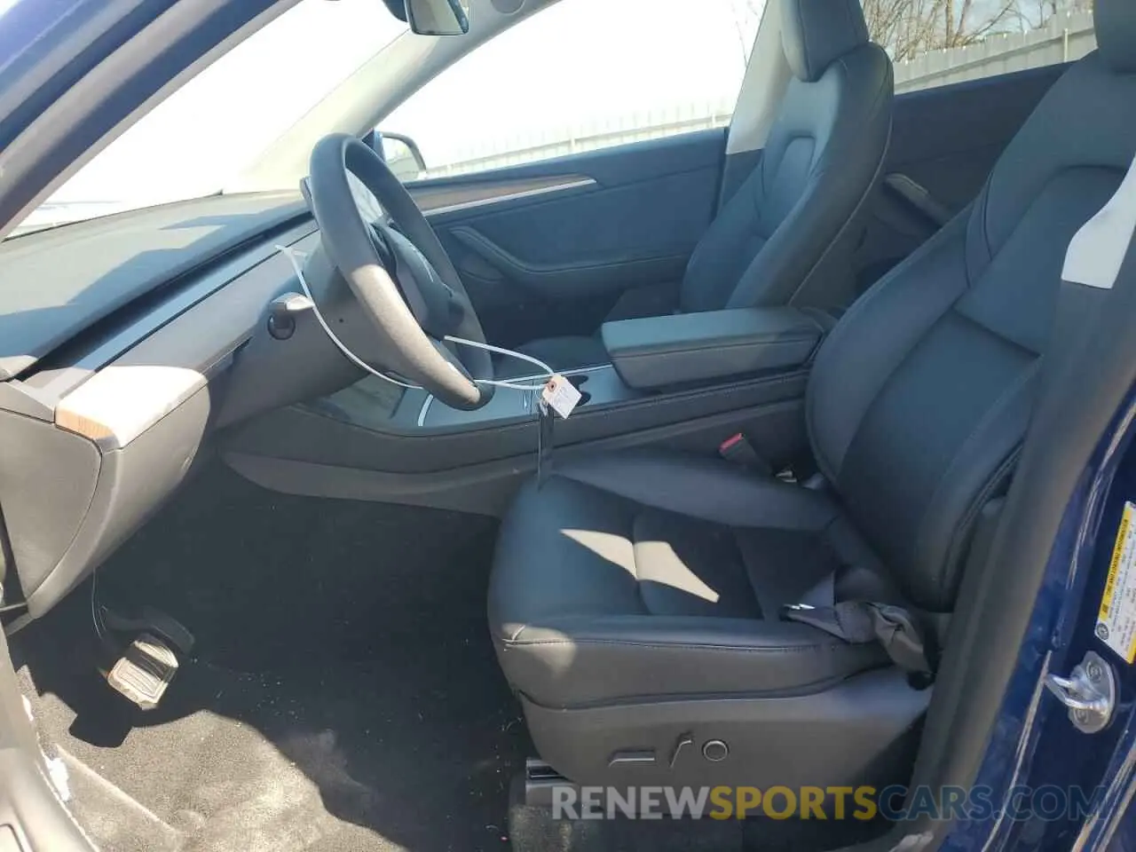 7 Photograph of a damaged car 7SAYGDEE2RA295983 TESLA MODEL Y 2024
