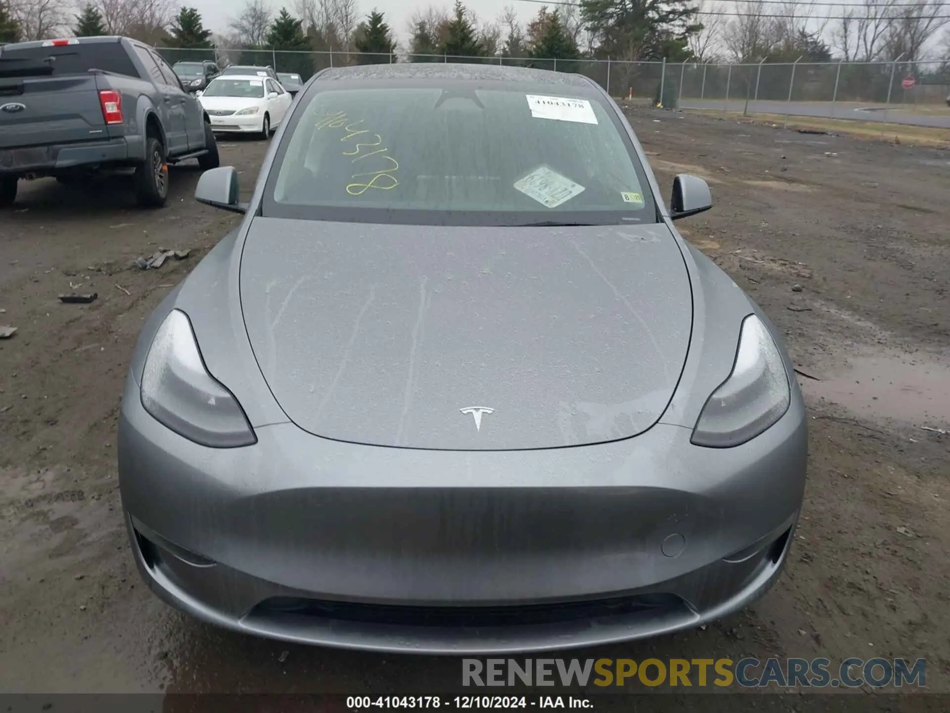12 Photograph of a damaged car 7SAYGDEE2RA311485 TESLA MODEL Y 2024