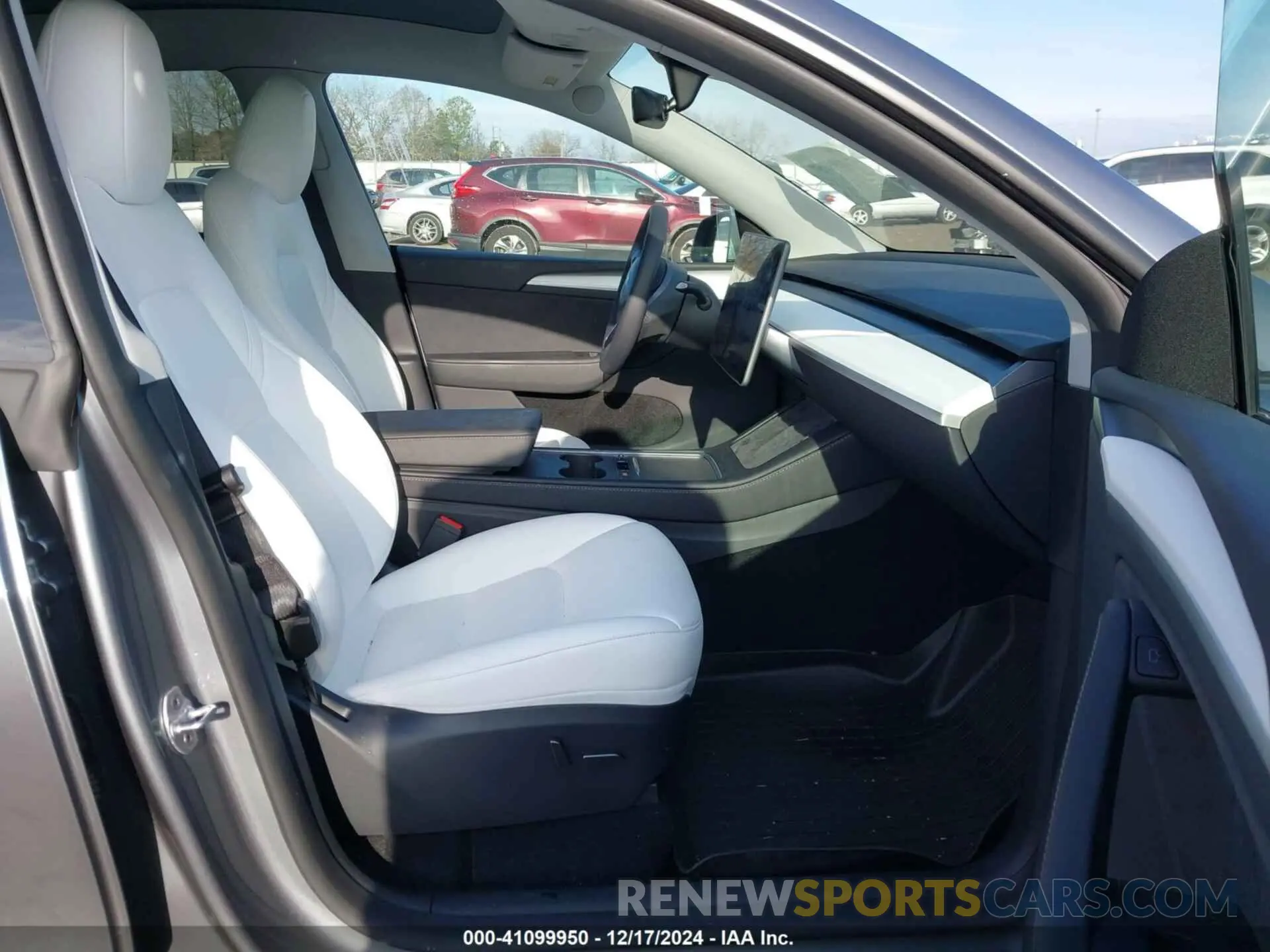 5 Photograph of a damaged car 7SAYGDEE2RA324530 TESLA MODEL Y 2024
