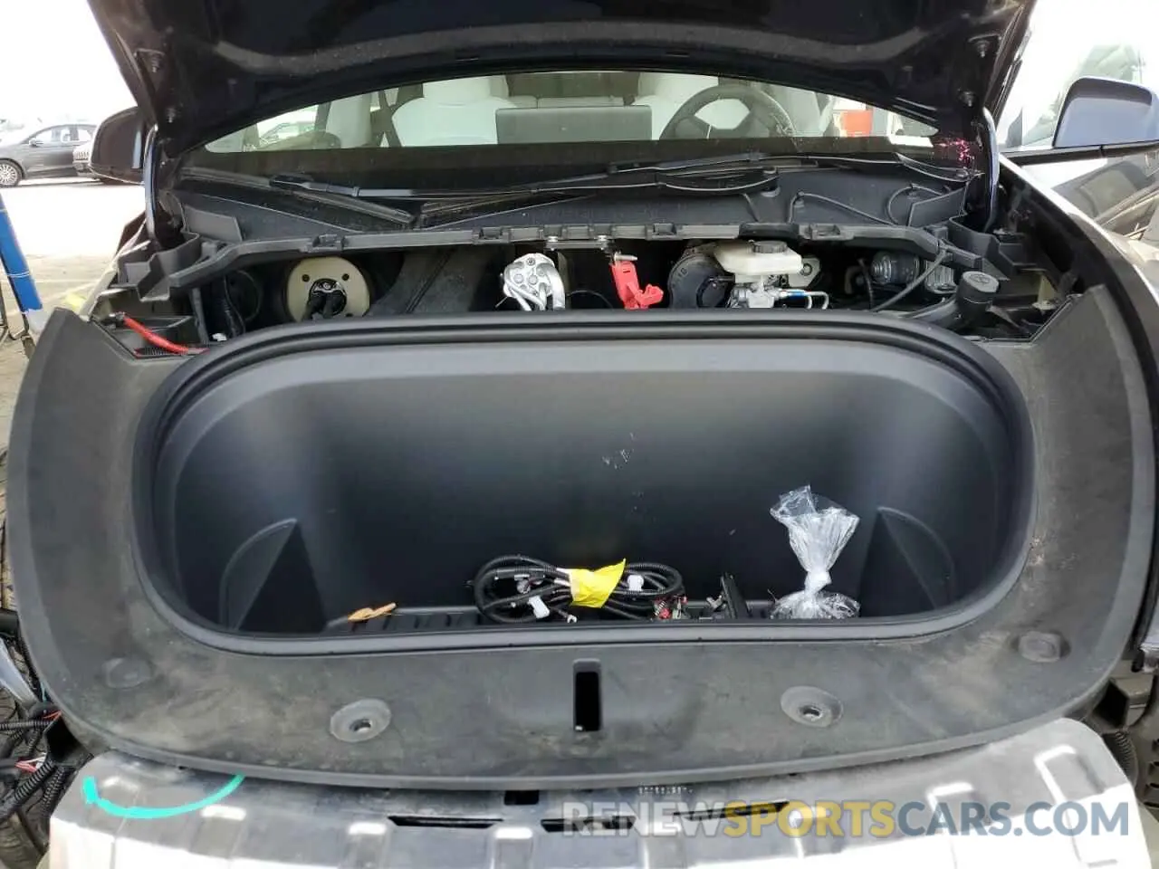 11 Photograph of a damaged car 7SAYGDEE2RF080431 TESLA MODEL Y 2024
