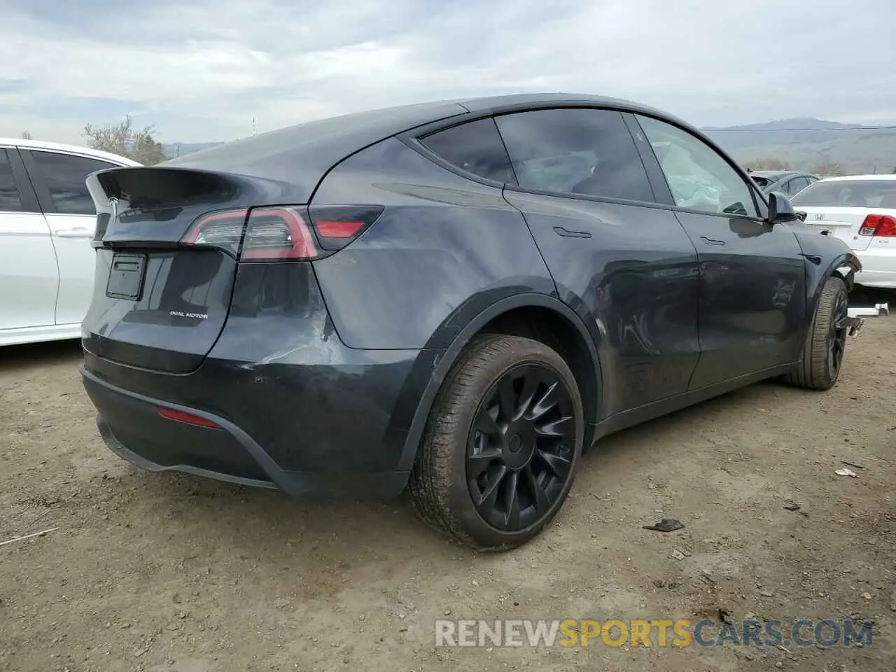 3 Photograph of a damaged car 7SAYGDEE2RF124380 TESLA MODEL Y 2024