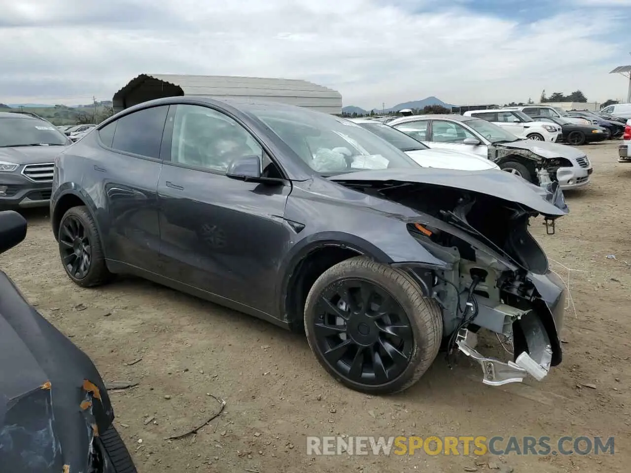 4 Photograph of a damaged car 7SAYGDEE2RF124380 TESLA MODEL Y 2024