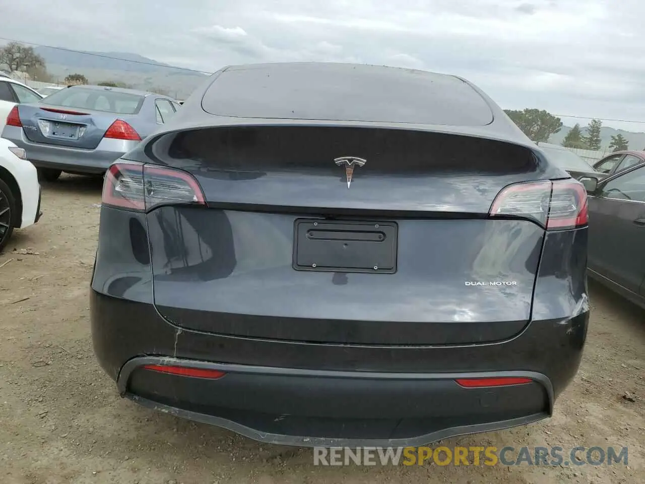6 Photograph of a damaged car 7SAYGDEE2RF124380 TESLA MODEL Y 2024