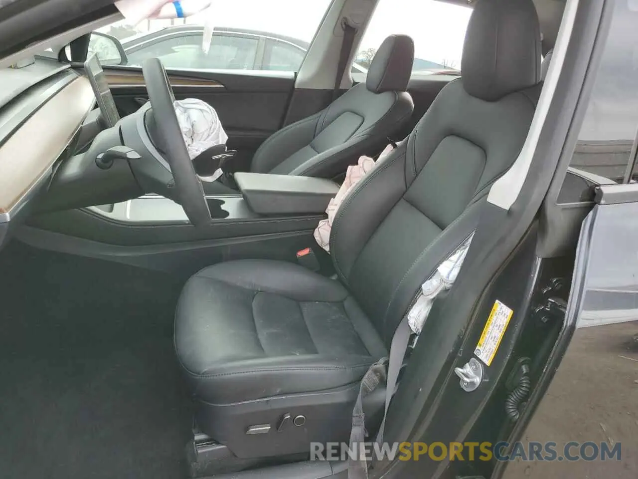 7 Photograph of a damaged car 7SAYGDEE2RF124380 TESLA MODEL Y 2024