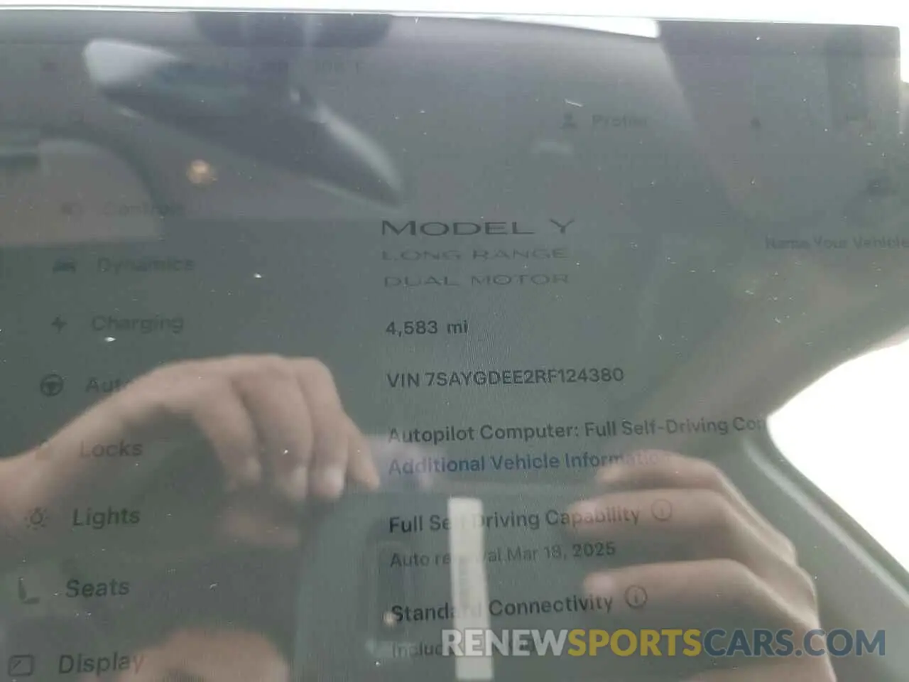 9 Photograph of a damaged car 7SAYGDEE2RF124380 TESLA MODEL Y 2024