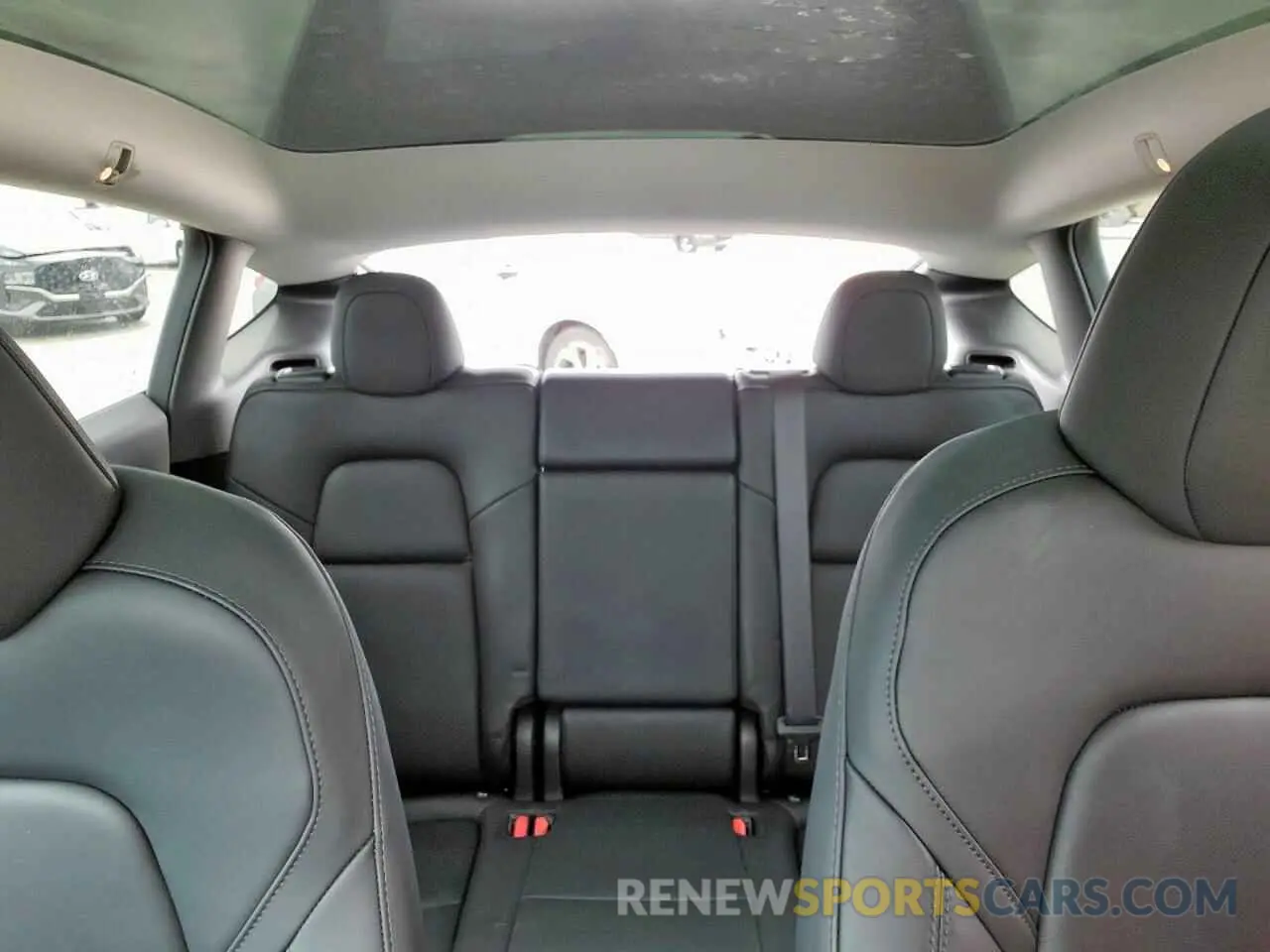 10 Photograph of a damaged car 7SAYGDEE2RF986014 TESLA MODEL Y 2024