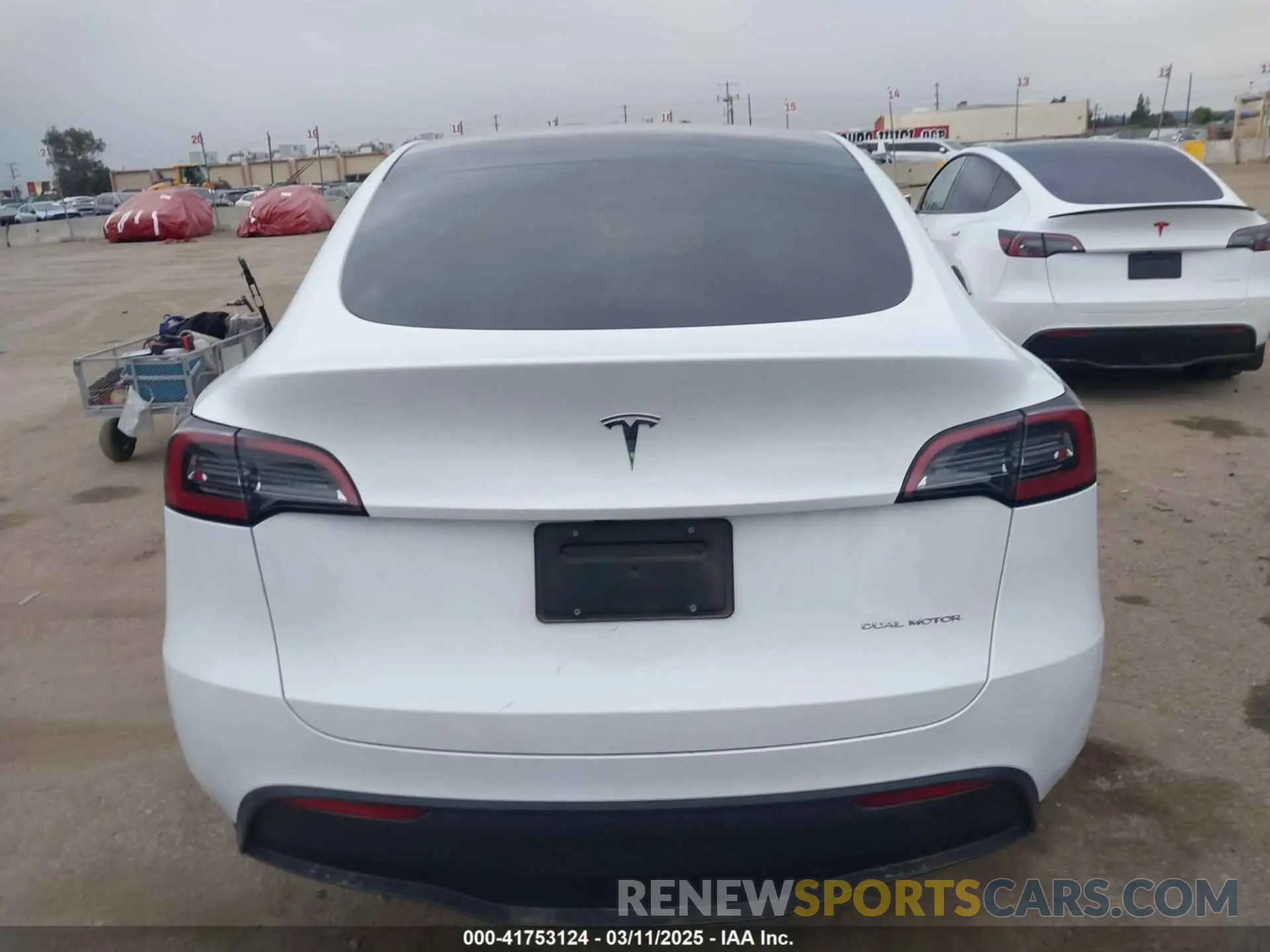 16 Фотография поврежденного автомобиля 7SAYGDEE3RA232293 TESLA MODEL Y 2024