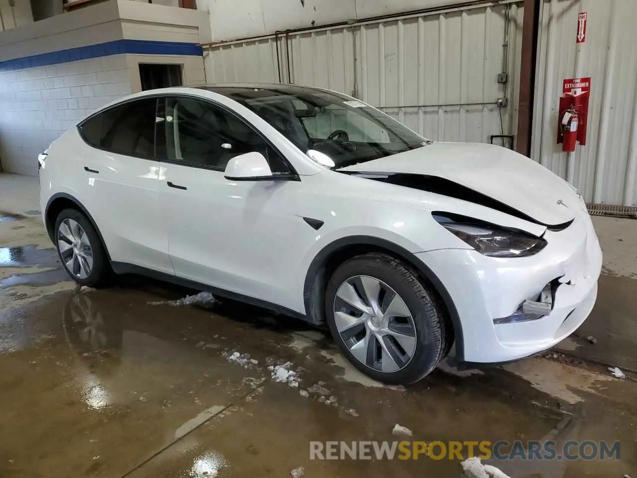 4 Photograph of a damaged car 7SAYGDEE3RA232469 TESLA MODEL Y 2024