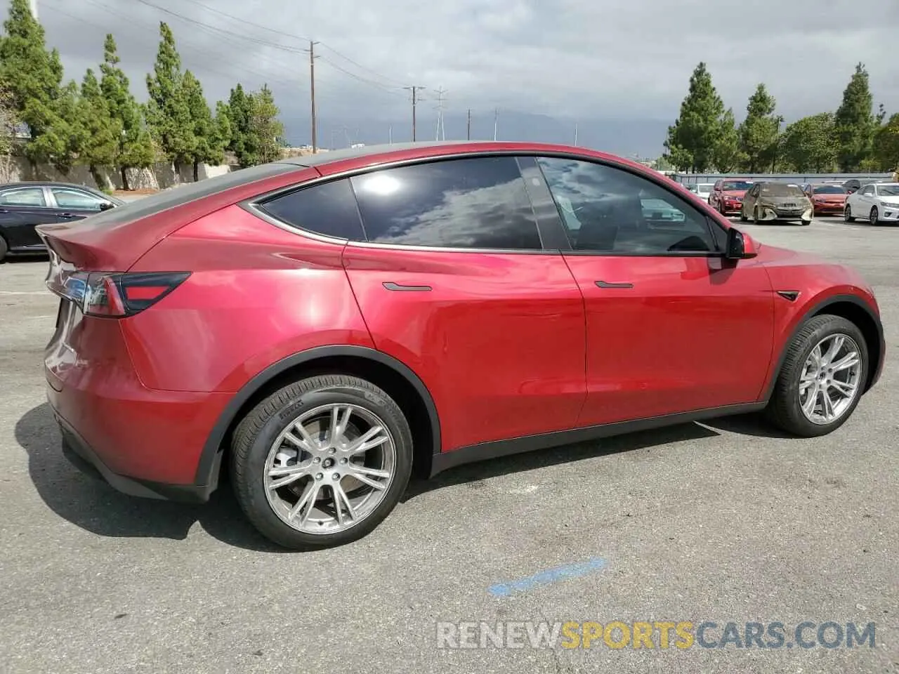 3 Photograph of a damaged car 7SAYGDEE3RA250020 TESLA MODEL Y 2024