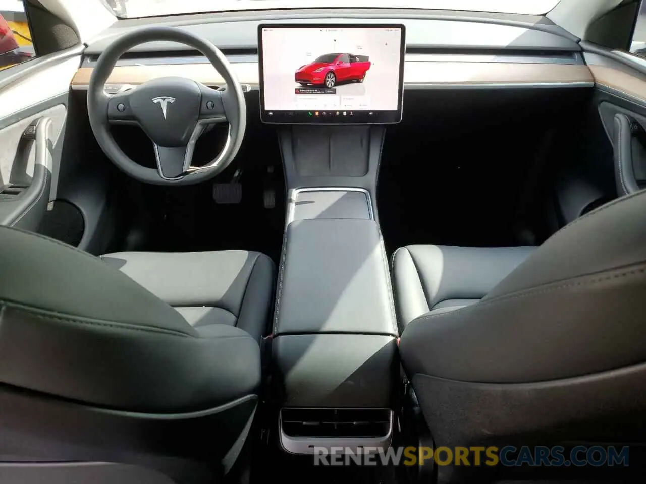 8 Photograph of a damaged car 7SAYGDEE3RA250020 TESLA MODEL Y 2024