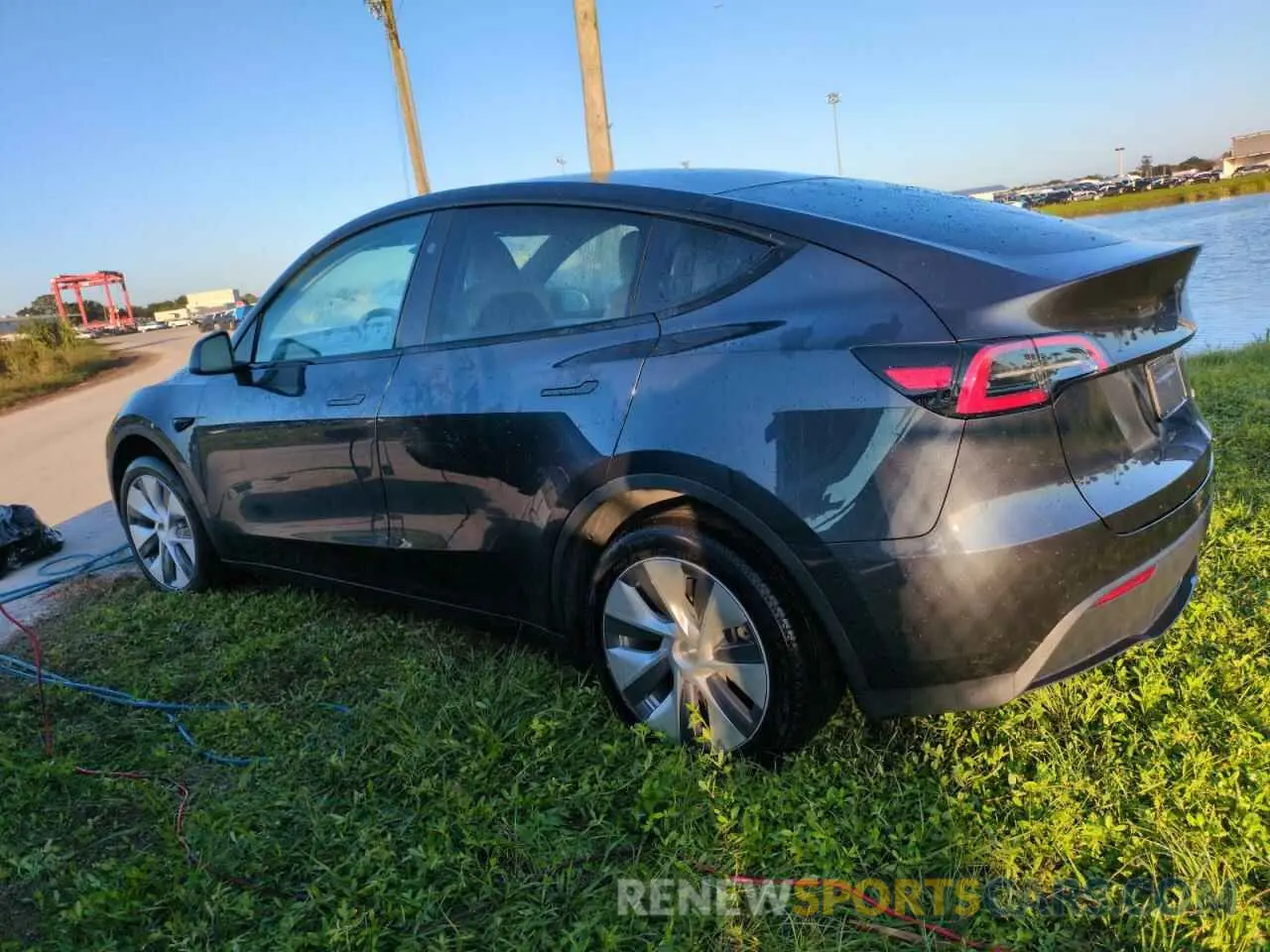 2 Фотография поврежденного автомобиля 7SAYGDEE3RA252026 TESLA MODEL Y 2024