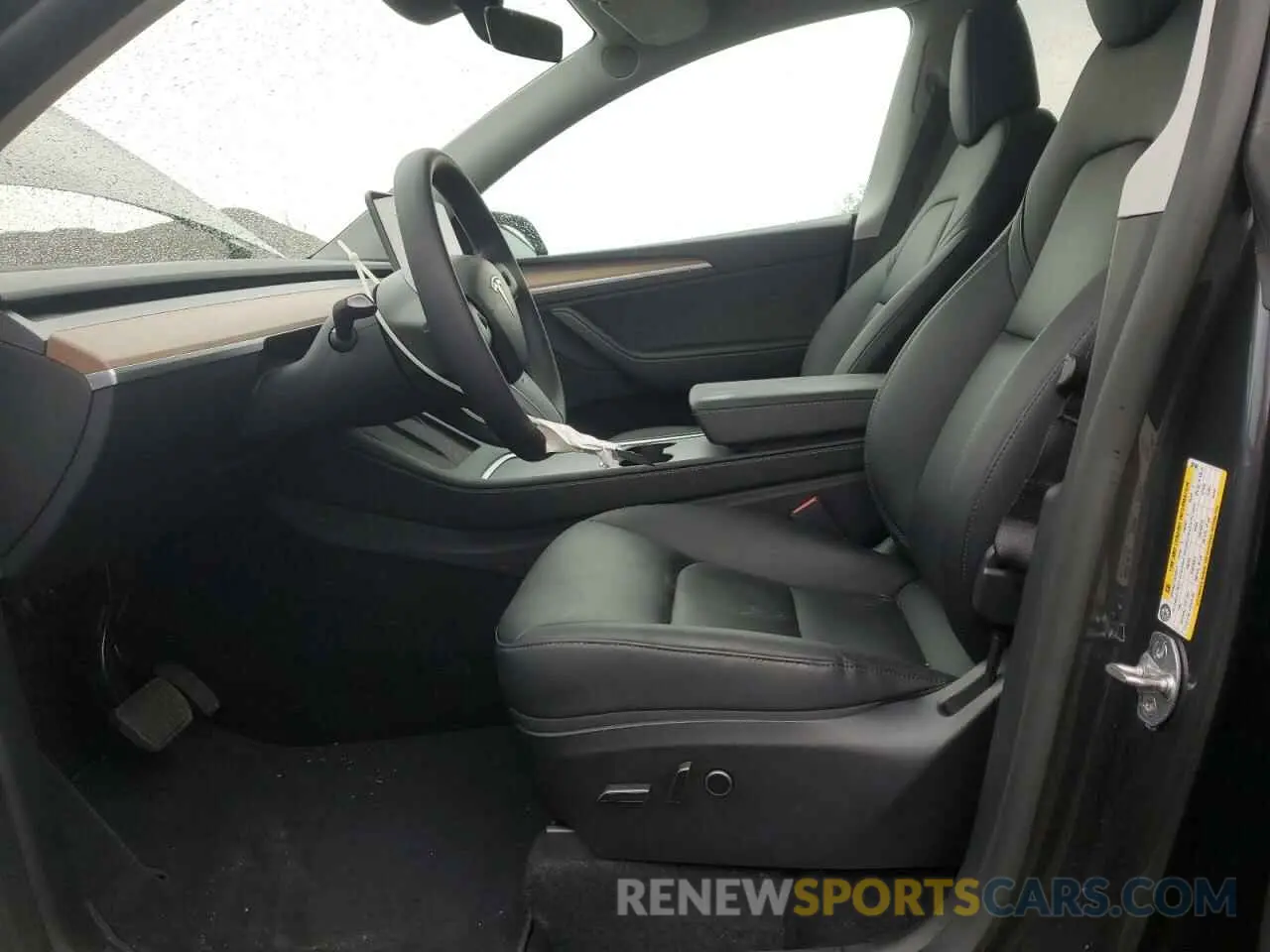 7 Photograph of a damaged car 7SAYGDEE3RA307462 TESLA MODEL Y 2024
