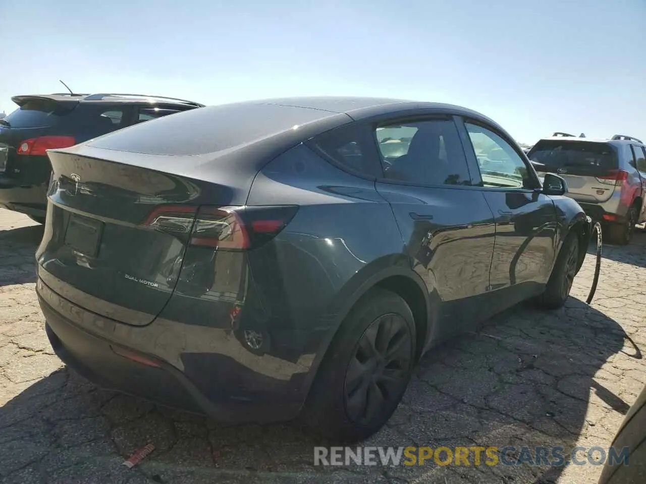 3 Photograph of a damaged car 7SAYGDEE3RA323029 TESLA MODEL Y 2024