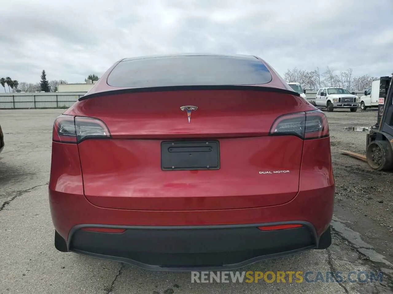 6 Photograph of a damaged car 7SAYGDEE3RF046322 TESLA MODEL Y 2024