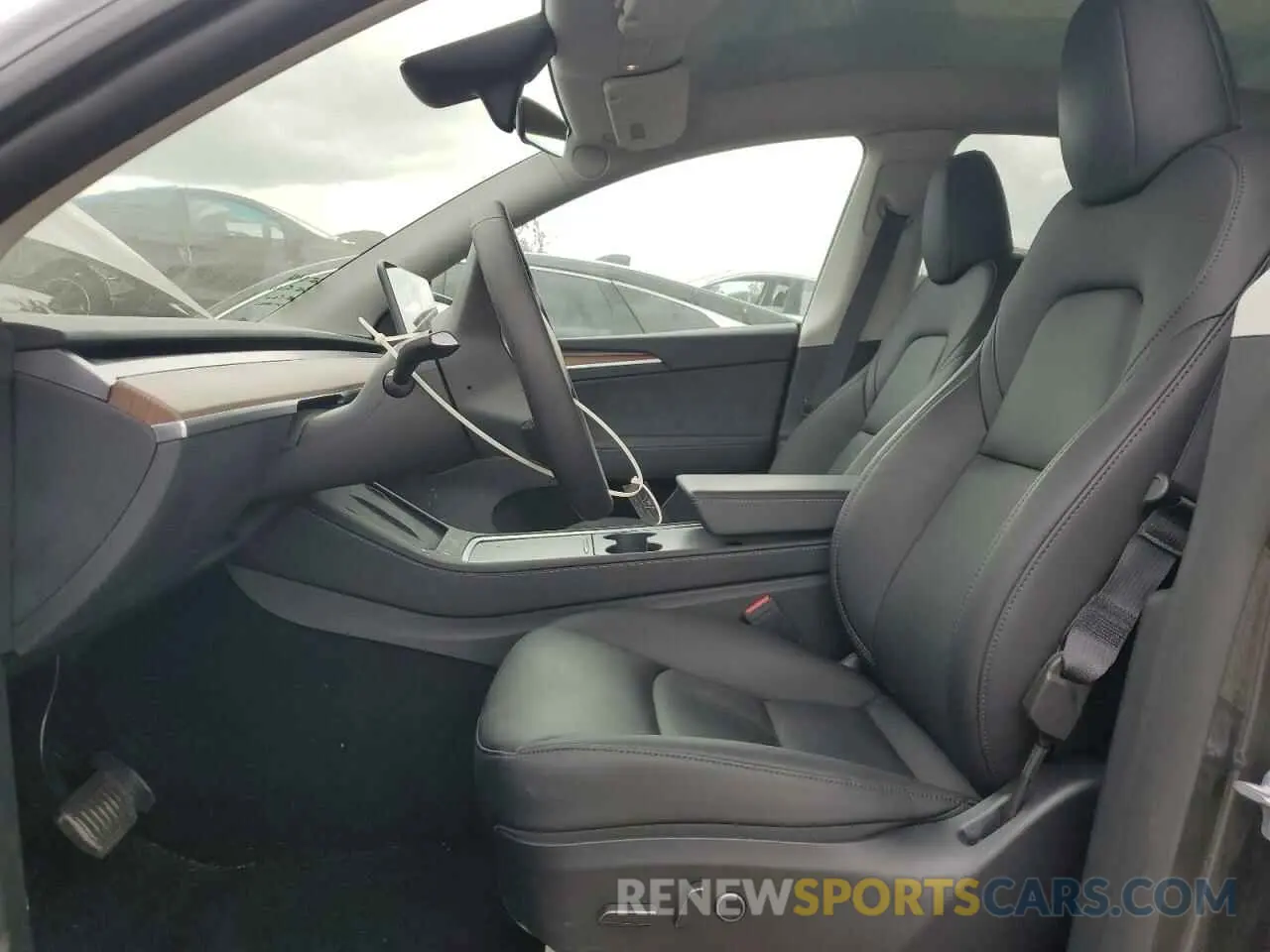 7 Photograph of a damaged car 7SAYGDEE3RF117910 TESLA MODEL Y 2024