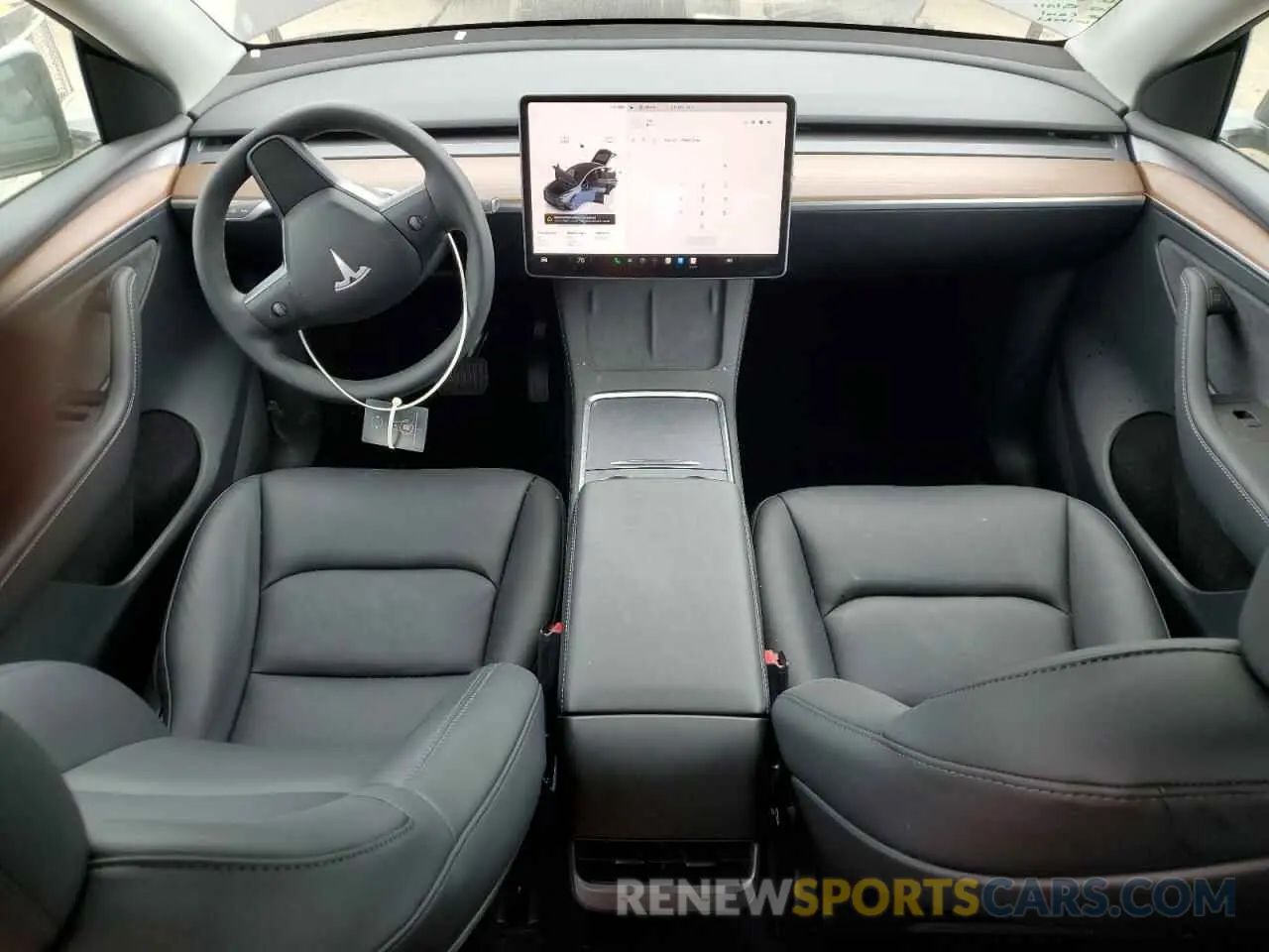 8 Photograph of a damaged car 7SAYGDEE3RF117910 TESLA MODEL Y 2024