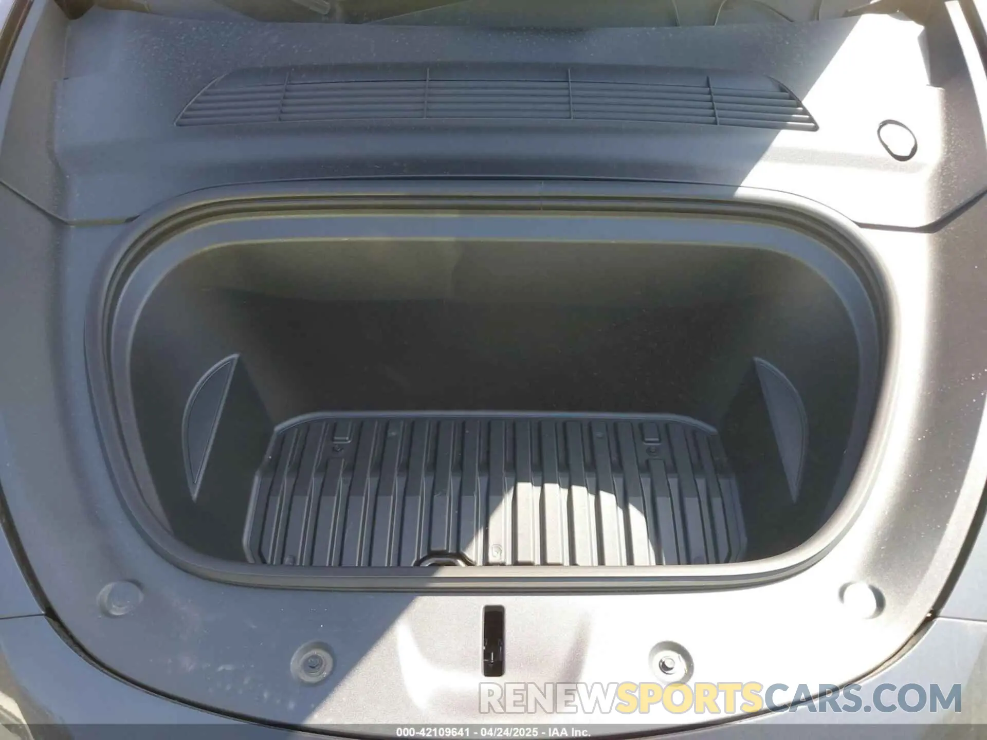 10 Фотография поврежденного автомобиля 7SAYGDEE3RF177458 TESLA MODEL Y 2024