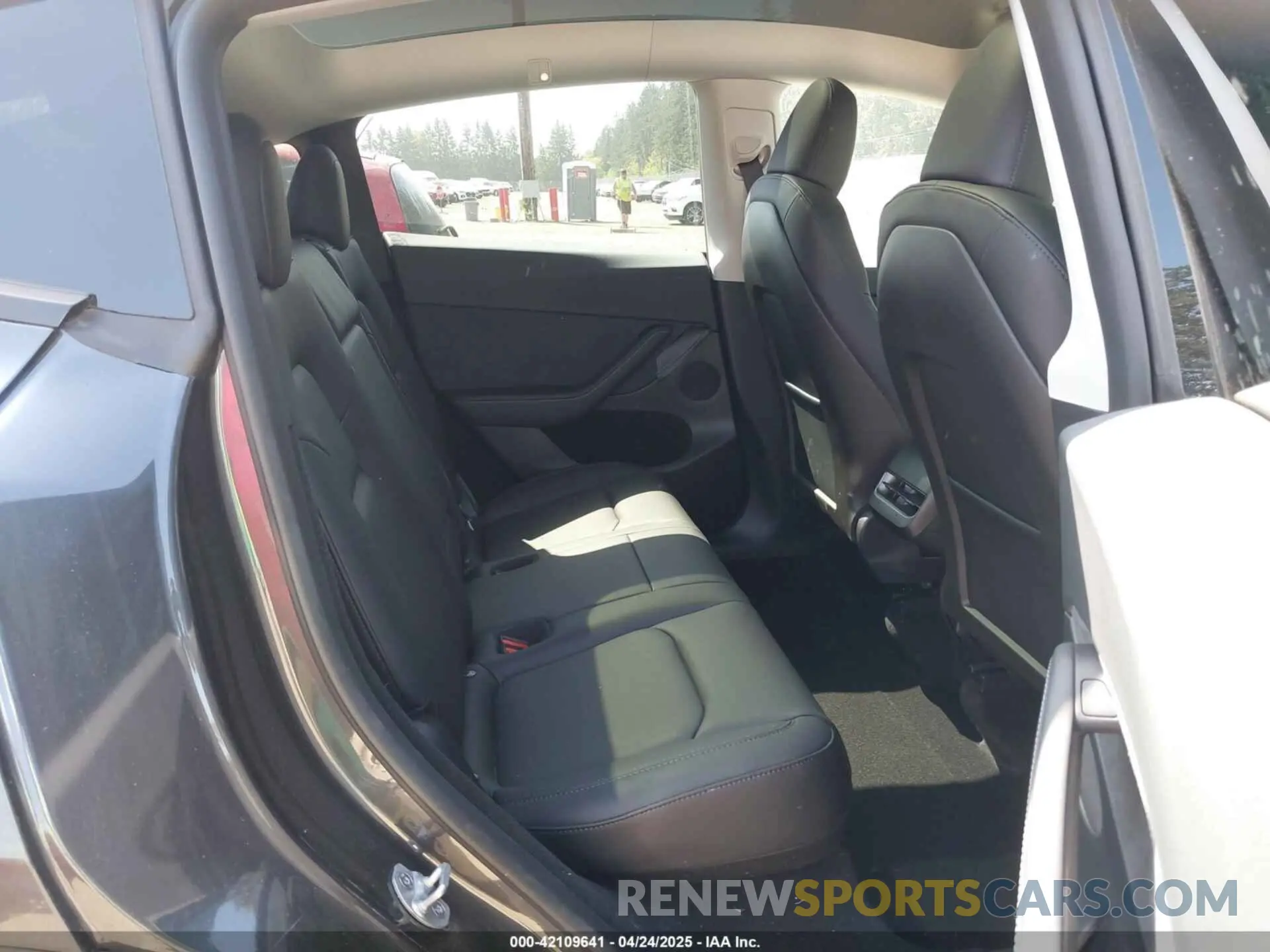 8 Фотография поврежденного автомобиля 7SAYGDEE3RF177458 TESLA MODEL Y 2024