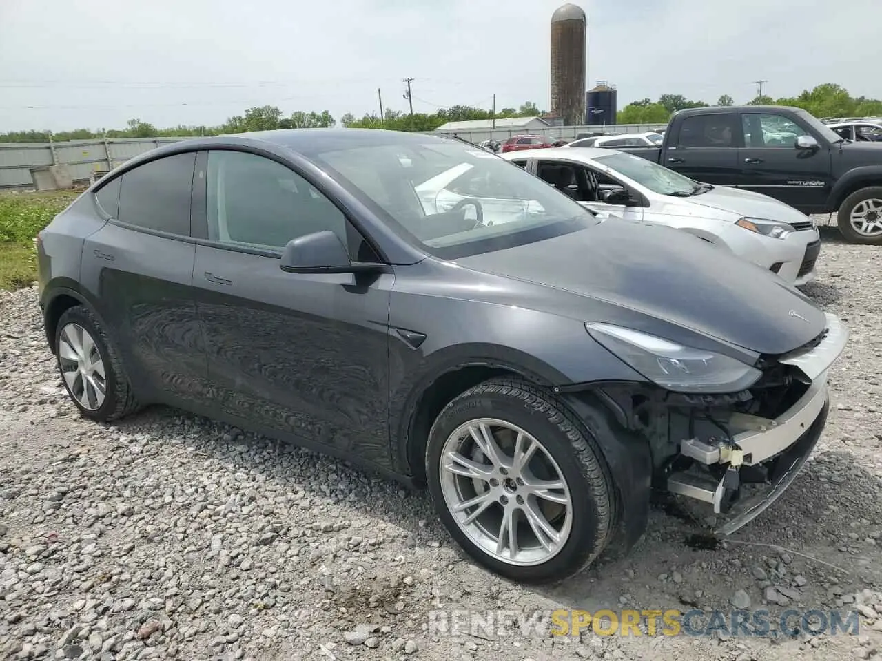 4 Photograph of a damaged car 7SAYGDEE3RF994087 TESLA MODEL Y 2024