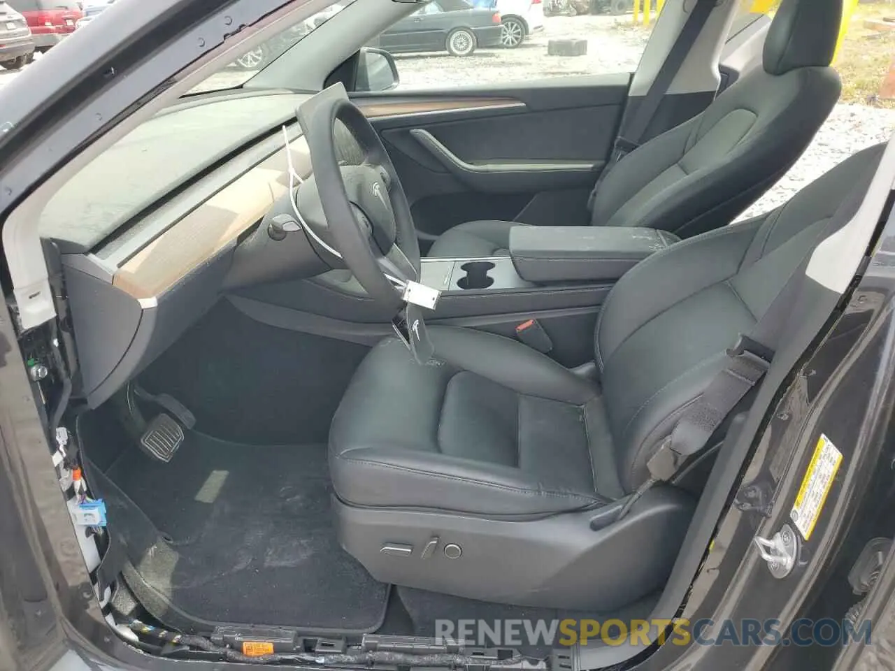 7 Photograph of a damaged car 7SAYGDEE3RF994087 TESLA MODEL Y 2024