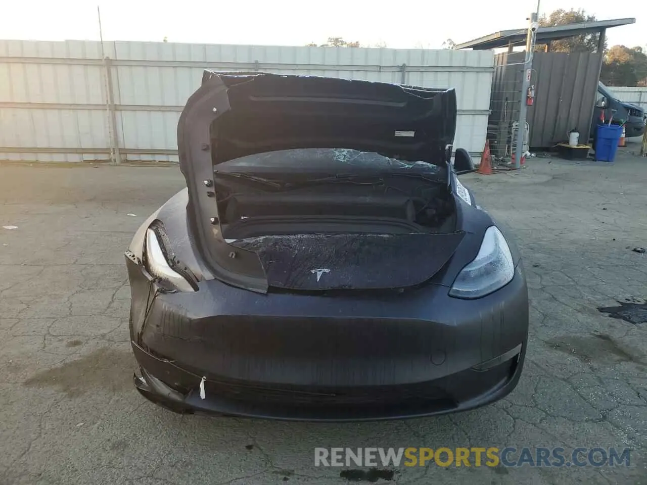 5 Photograph of a damaged car 7SAYGDEE4RA223599 TESLA MODEL Y 2024
